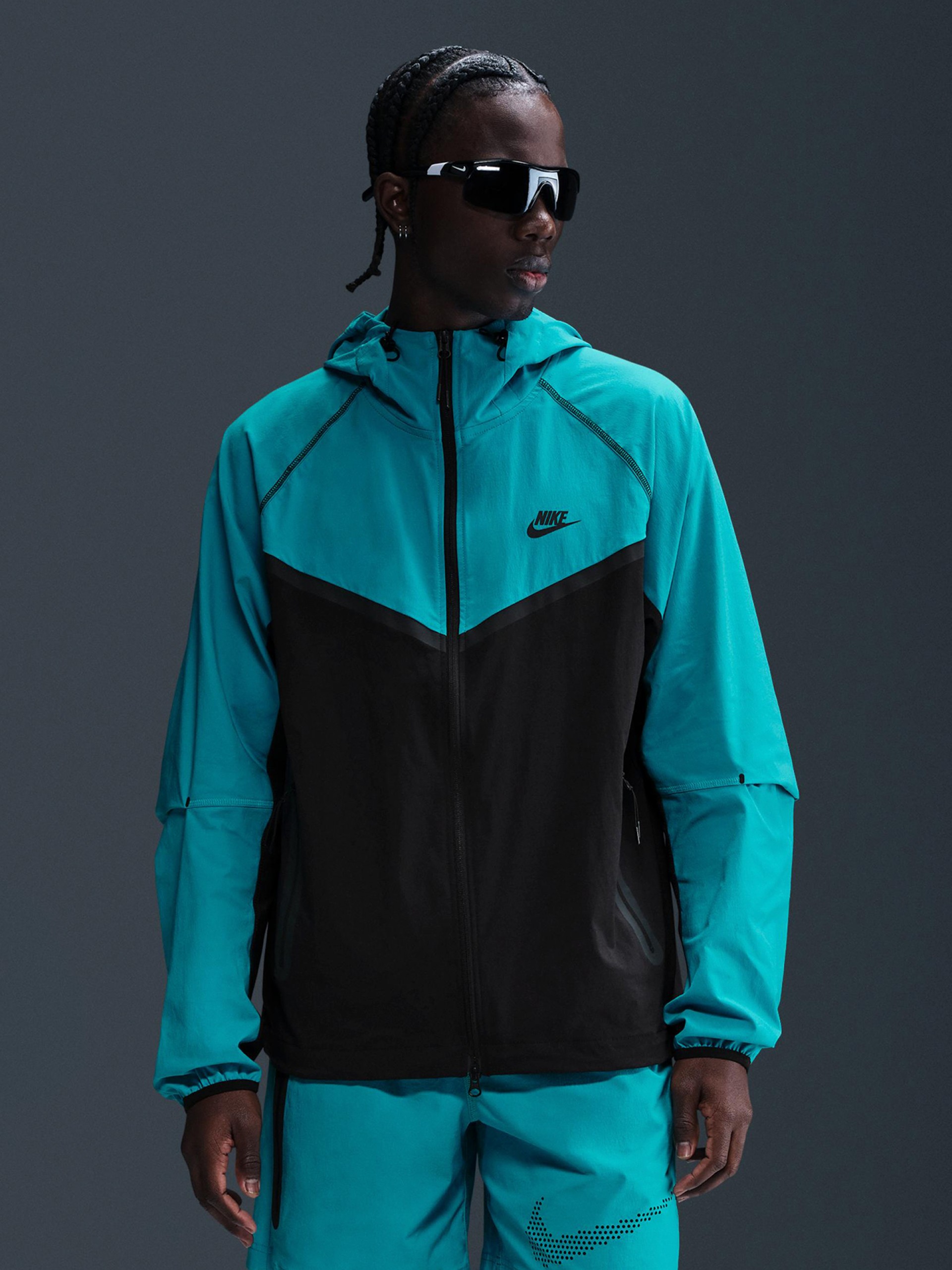 Chaqueta Cortavientos con Capucha Nike Tech Woven Azul y Negra Para Hombre