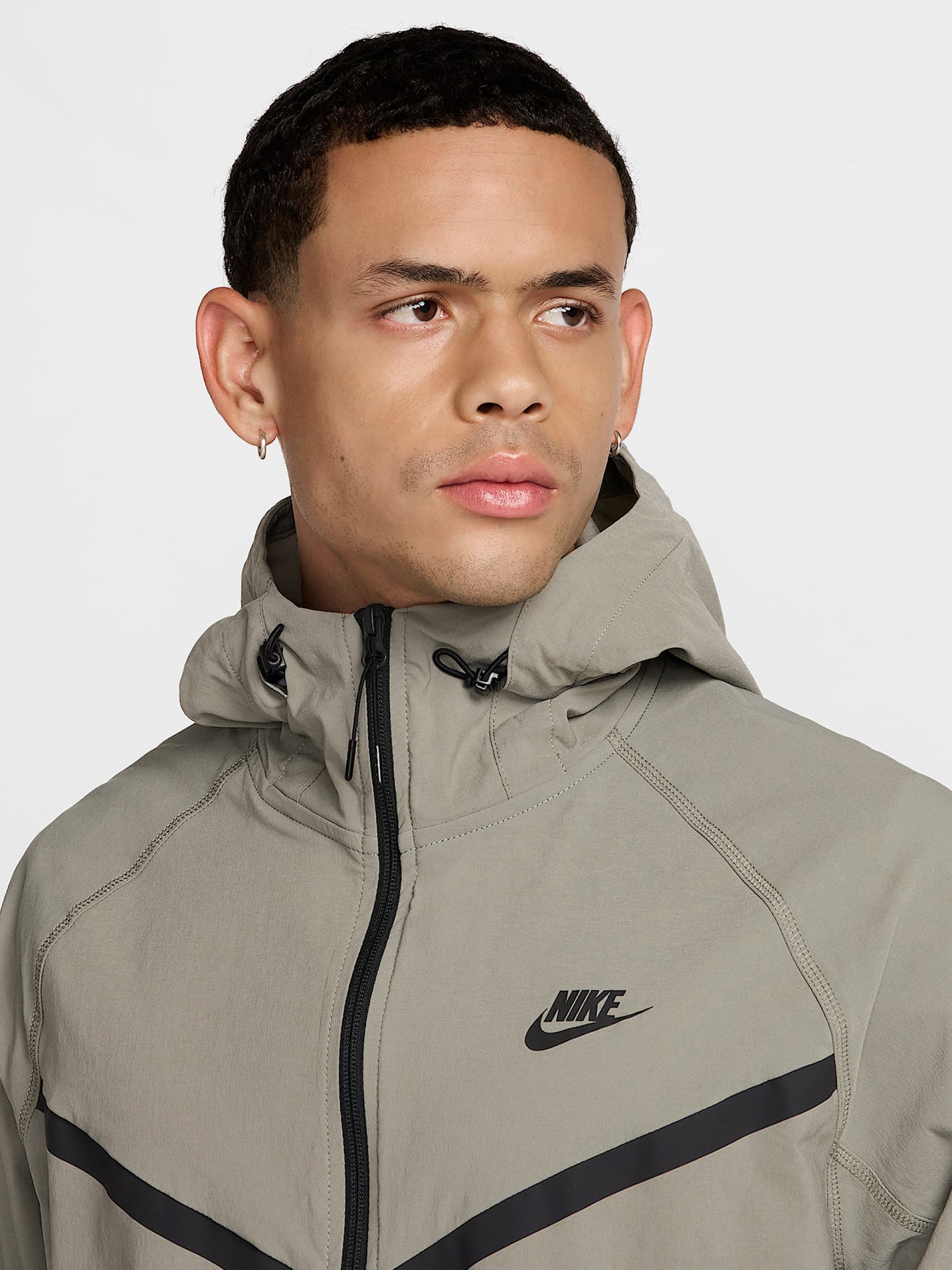 Chaqueta Cortavientos con Capucha Nike Tech Woven Verde Para Hombre
