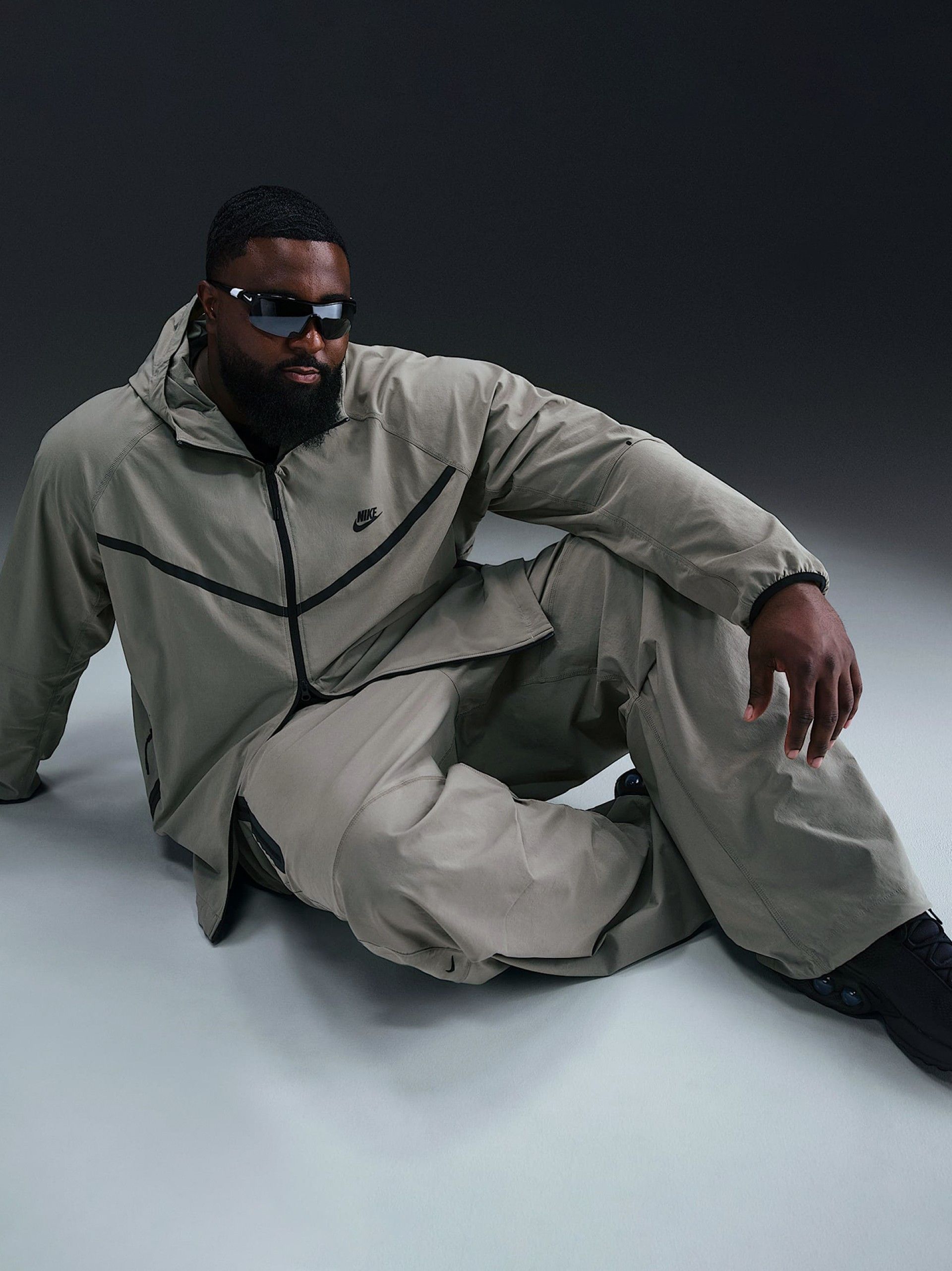Chaqueta Cortavientos con Capucha Nike Tech Woven Verde Para Hombre
