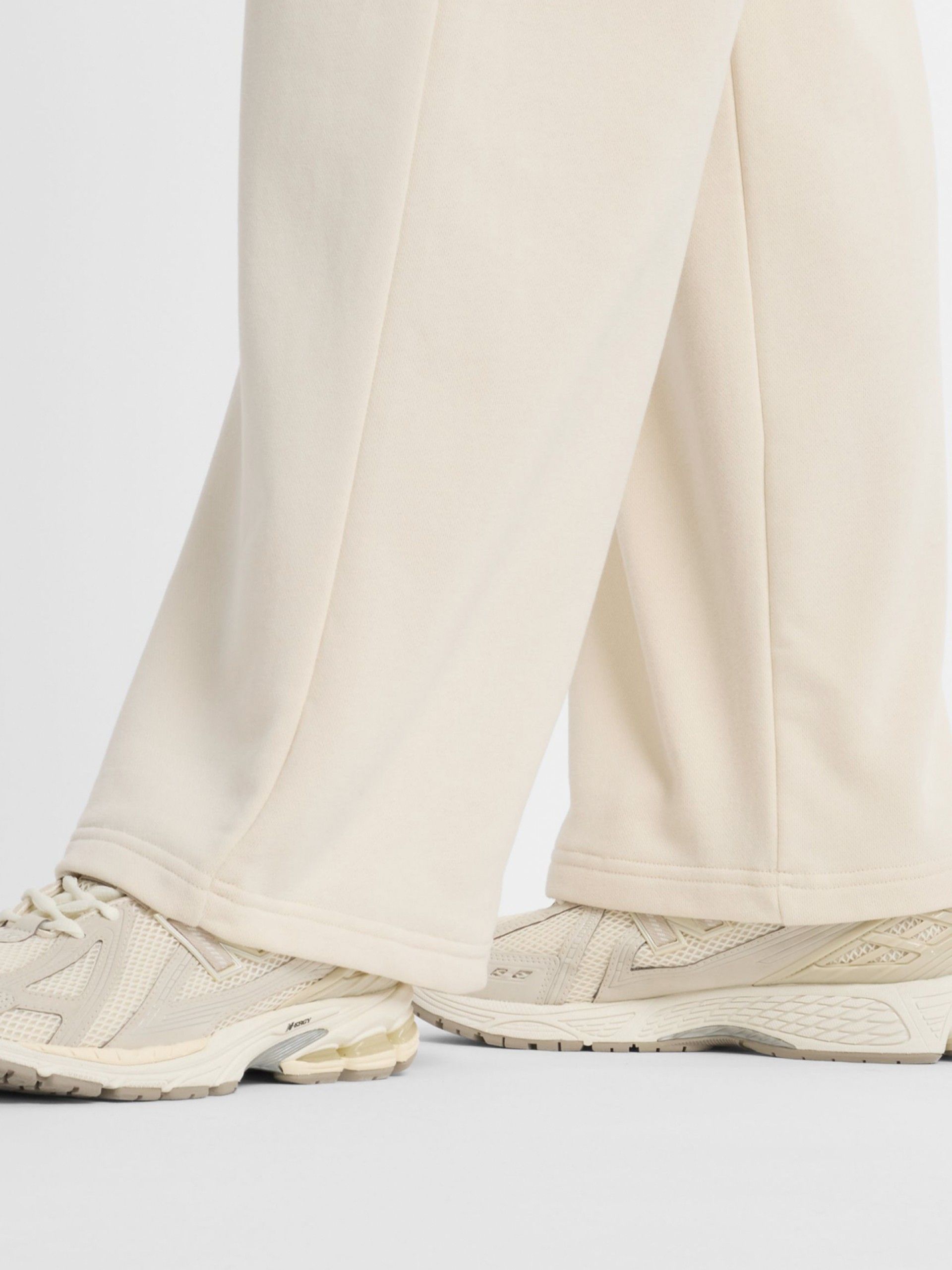 Pantalones New Balance Coastal Fleece Beige