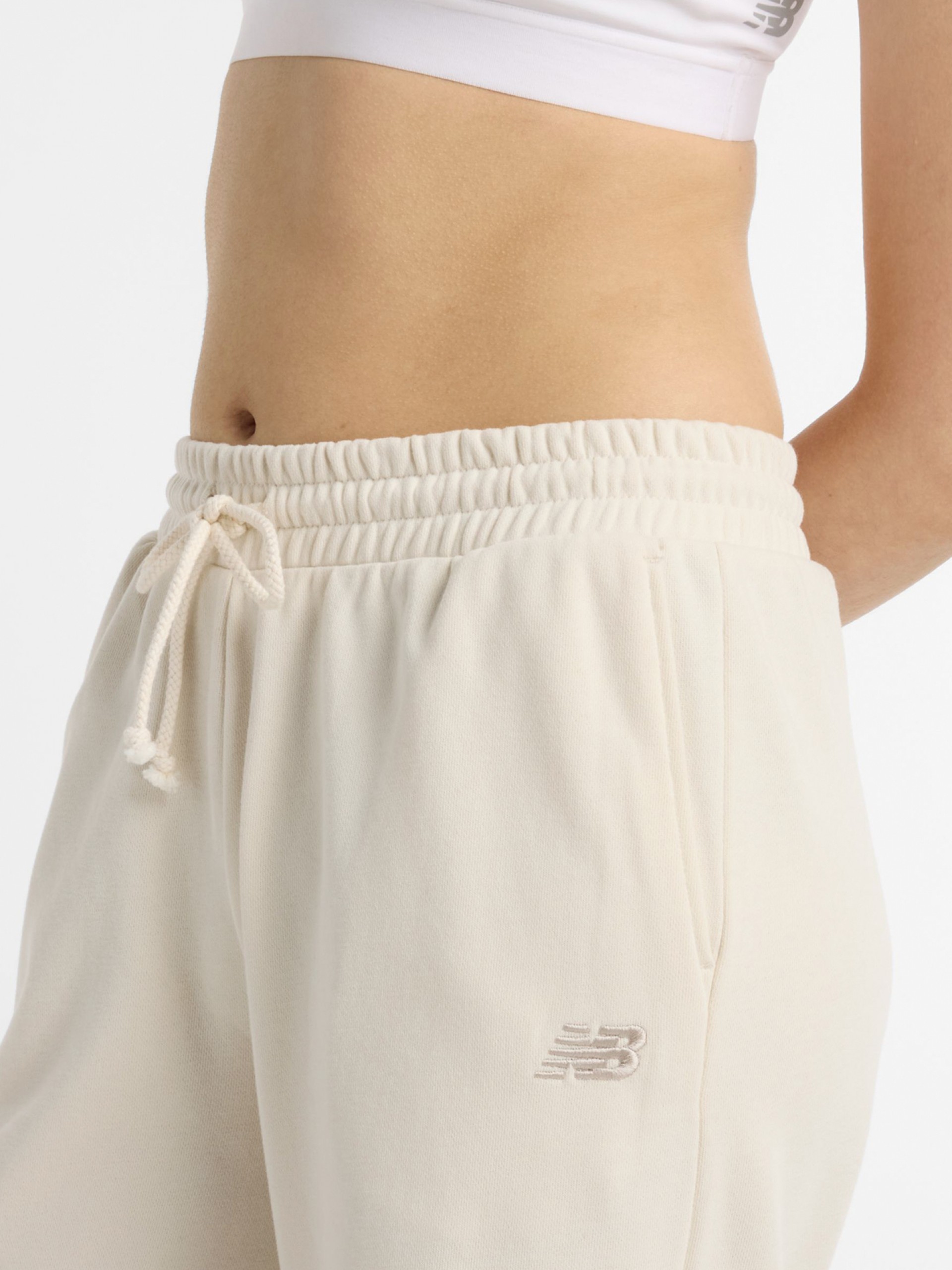 Pantalones New Balance Coastal Fleece Beige