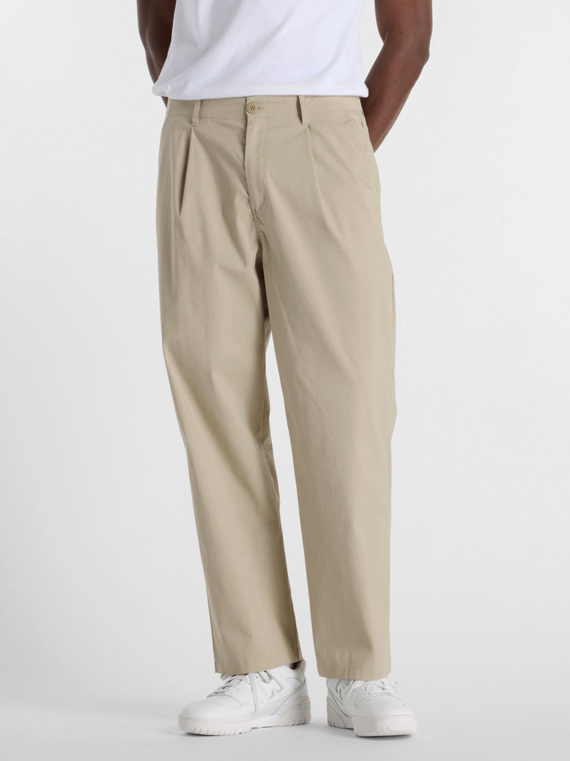 Calças New Balance Athletics Relaxed Bege