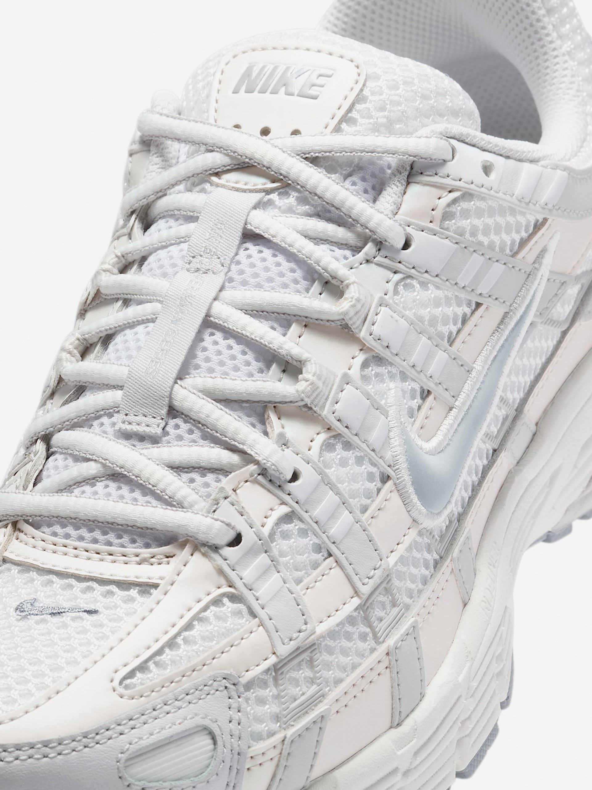 Zapatillas Nike P-6000 SE Blancas Para Mujer