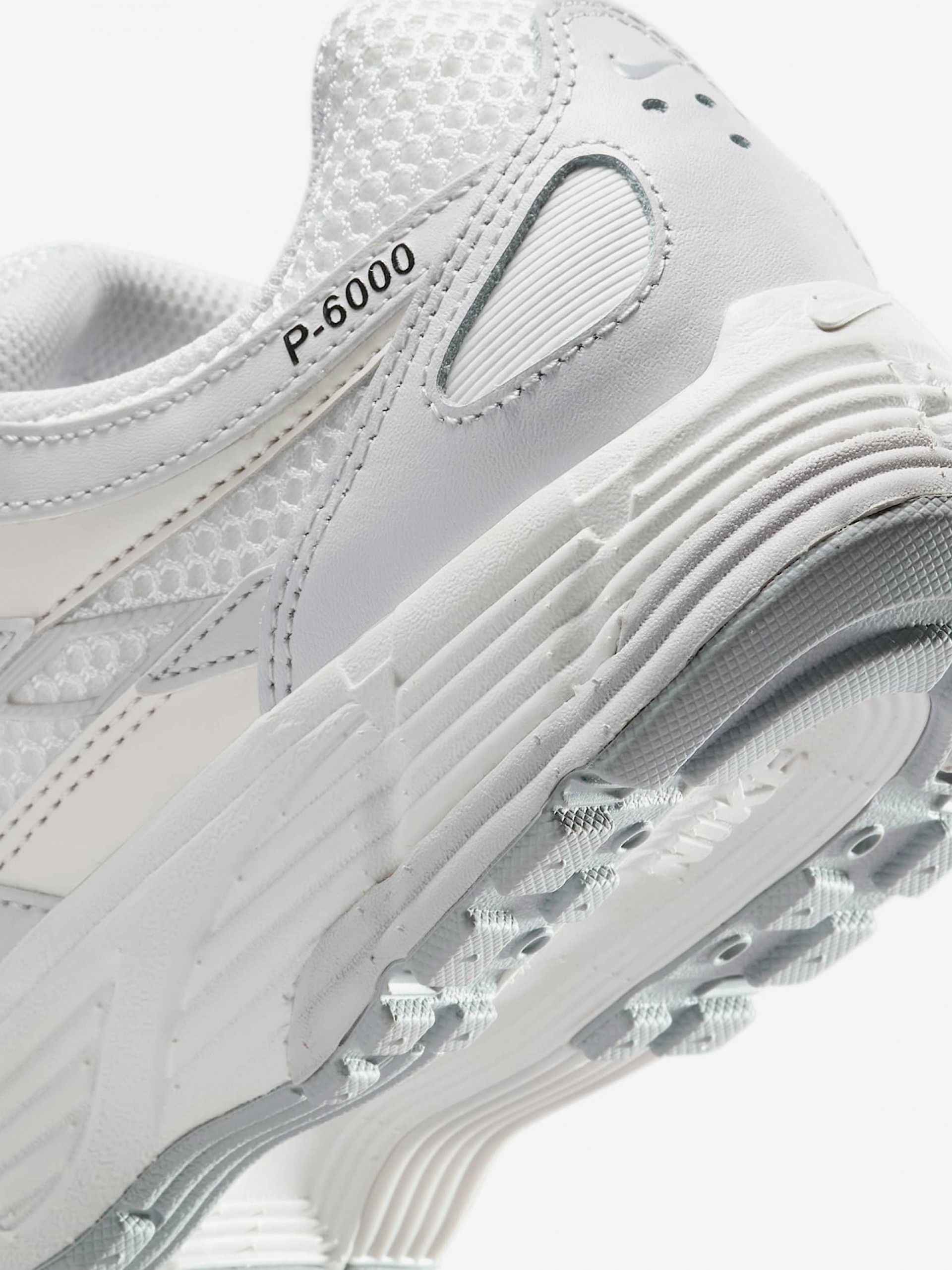 Zapatillas Nike P-6000 SE Blancas Para Mujer