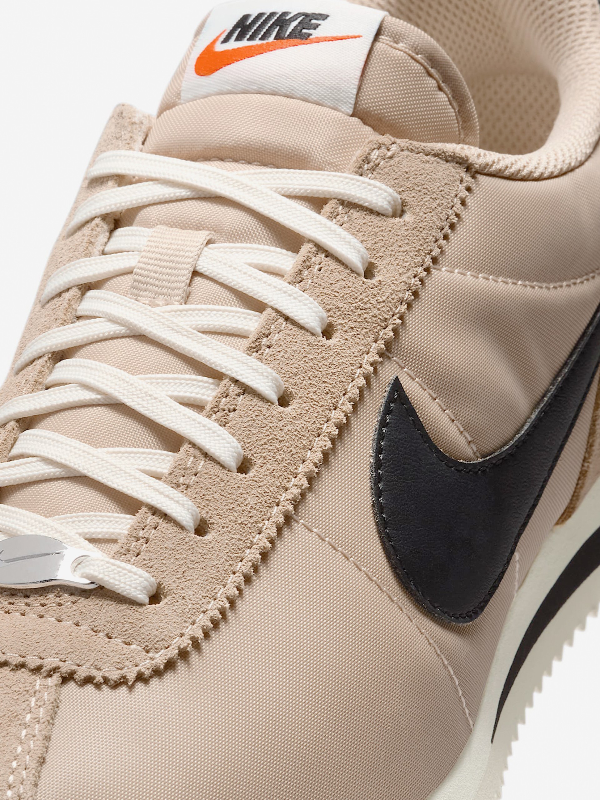 Sapatilhas Nike Cortez Bege e Pretas Para Mulher