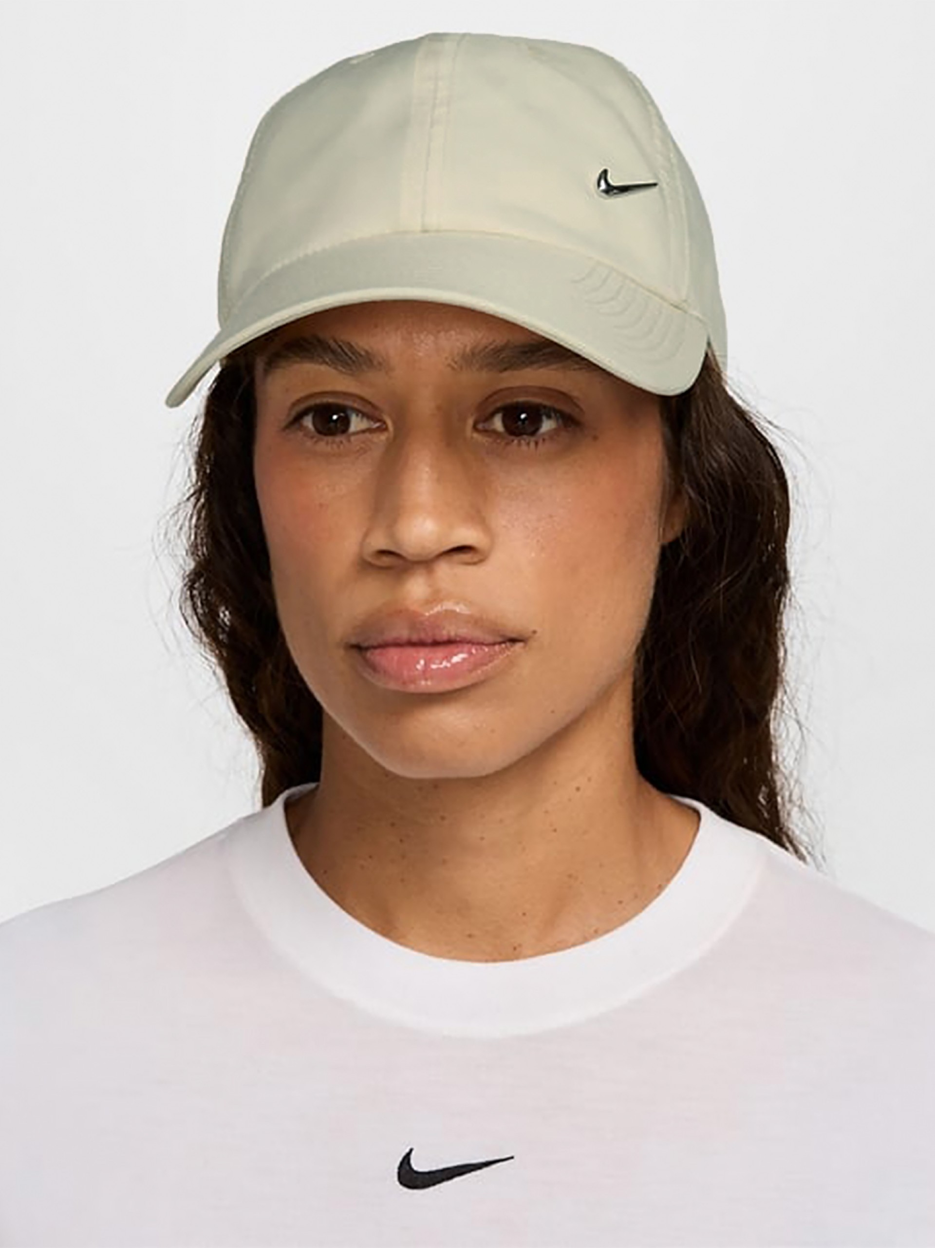 Gorra Nike Dri-FIT Club Unstructured Metal Swoosh Beige