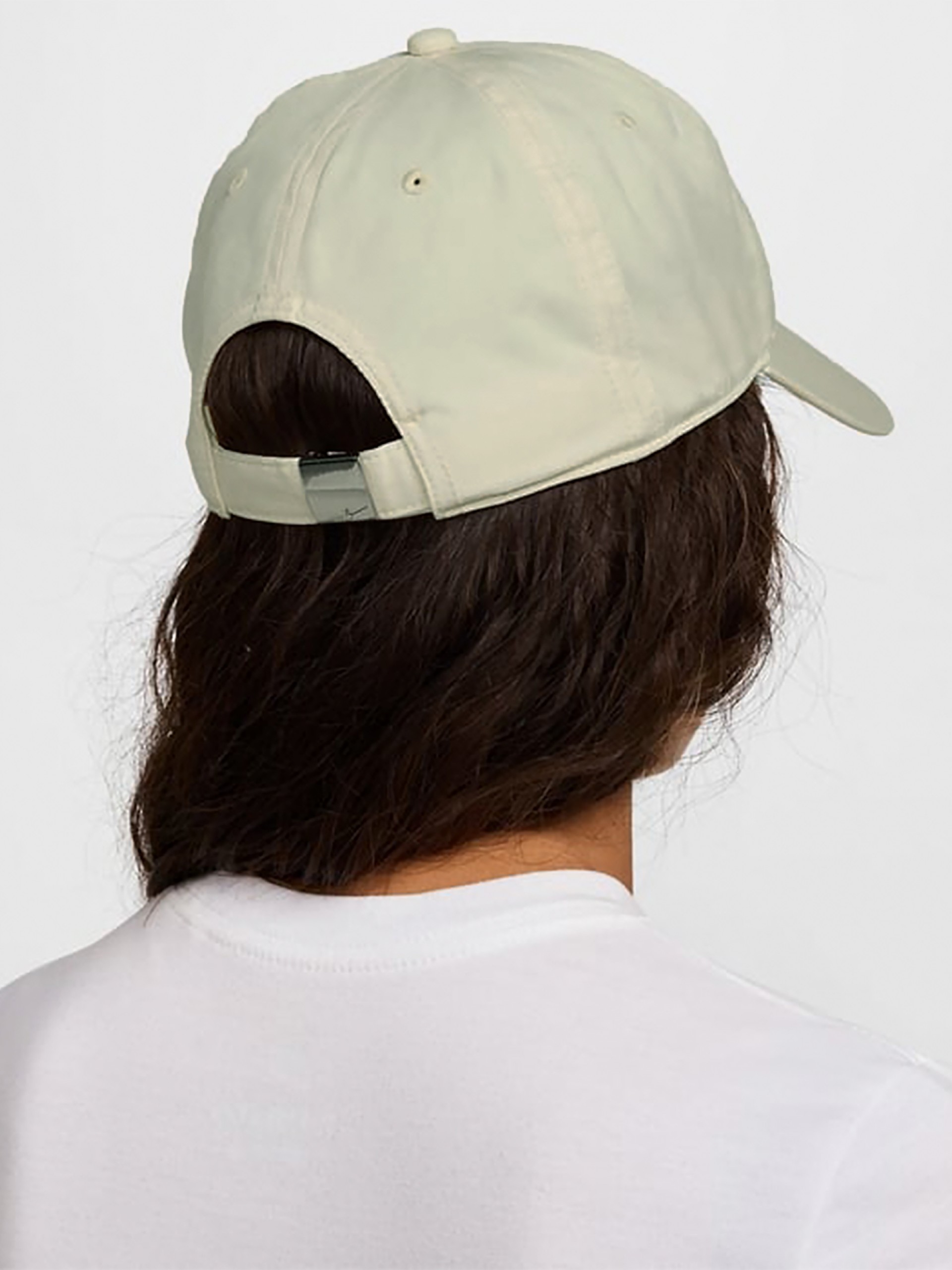 Gorra Nike Dri-FIT Club Unstructured Metal Swoosh Beige