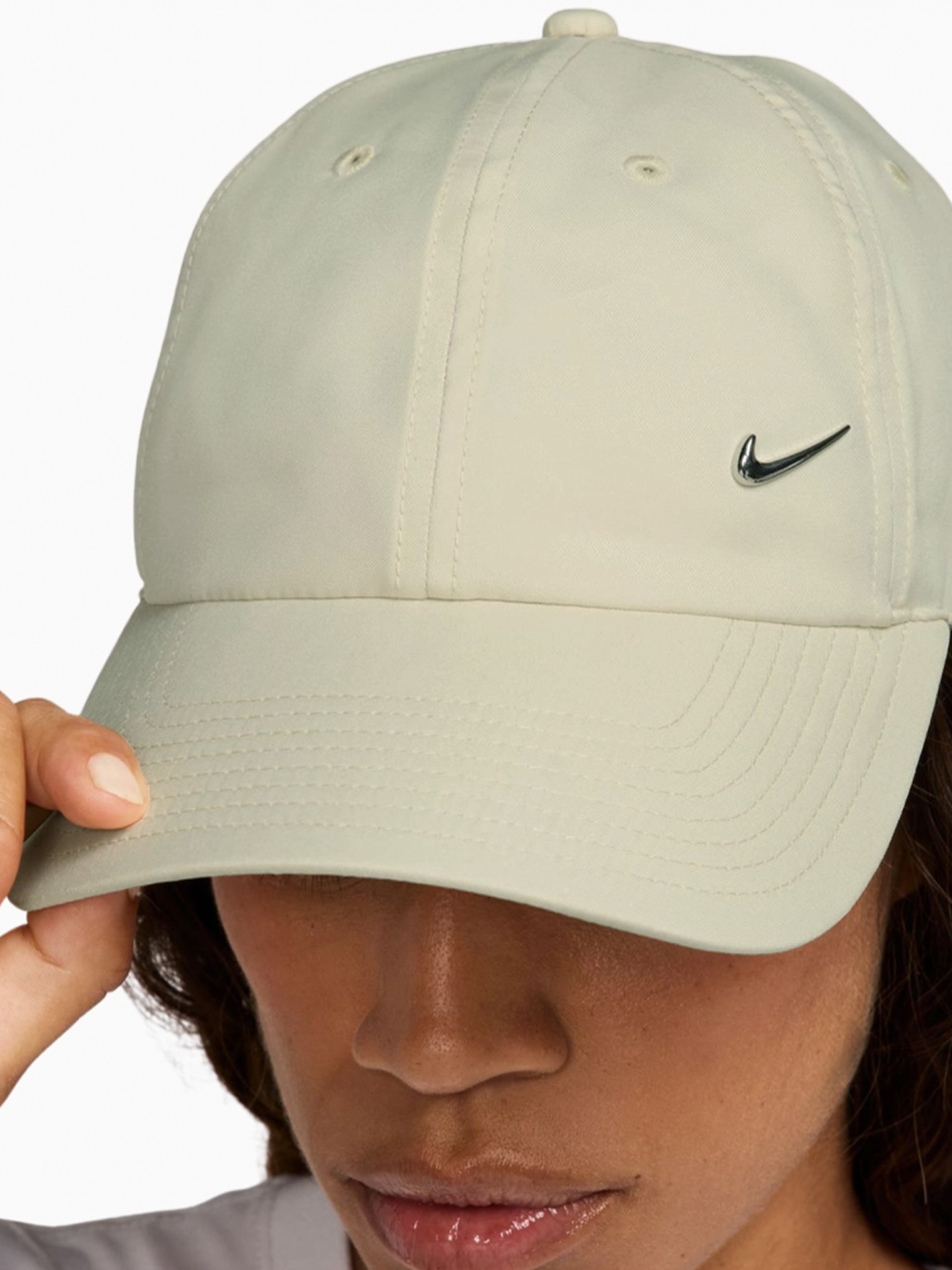 Gorra Nike Dri-FIT Club Unstructured Metal Swoosh Beige