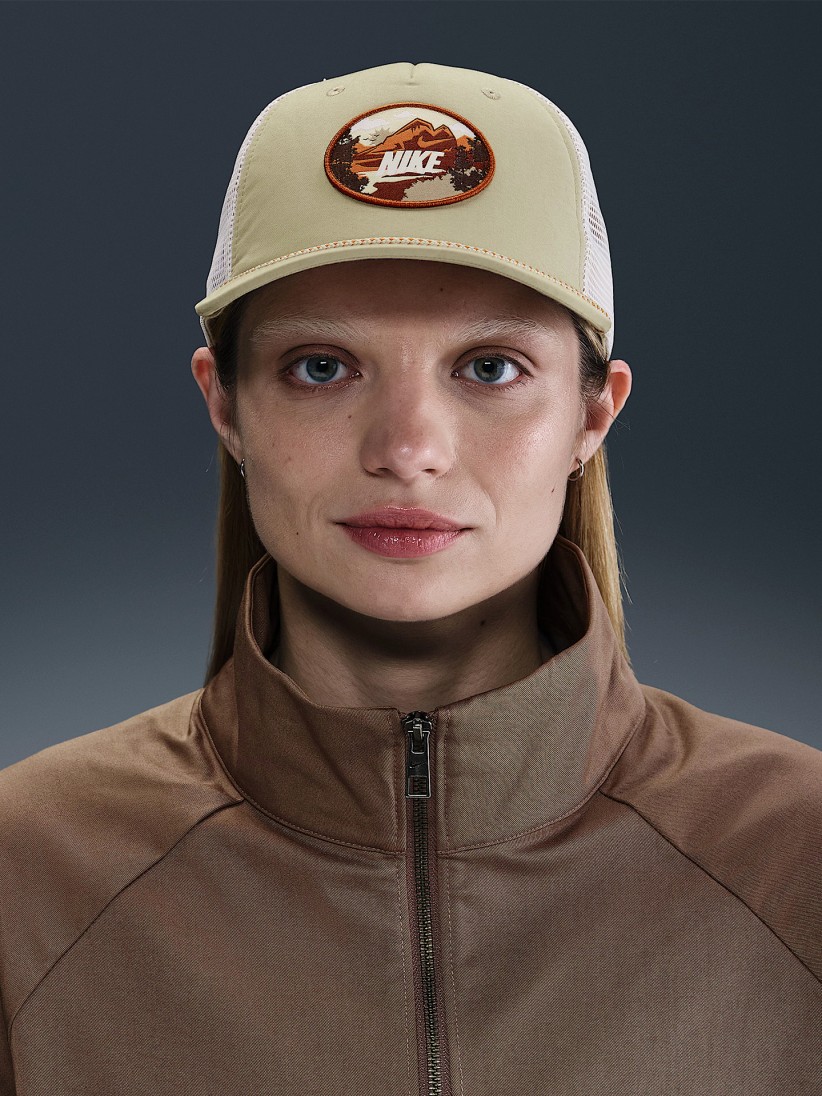Bon Nike Rise Structured Outdoor Trucker Bege e Branco