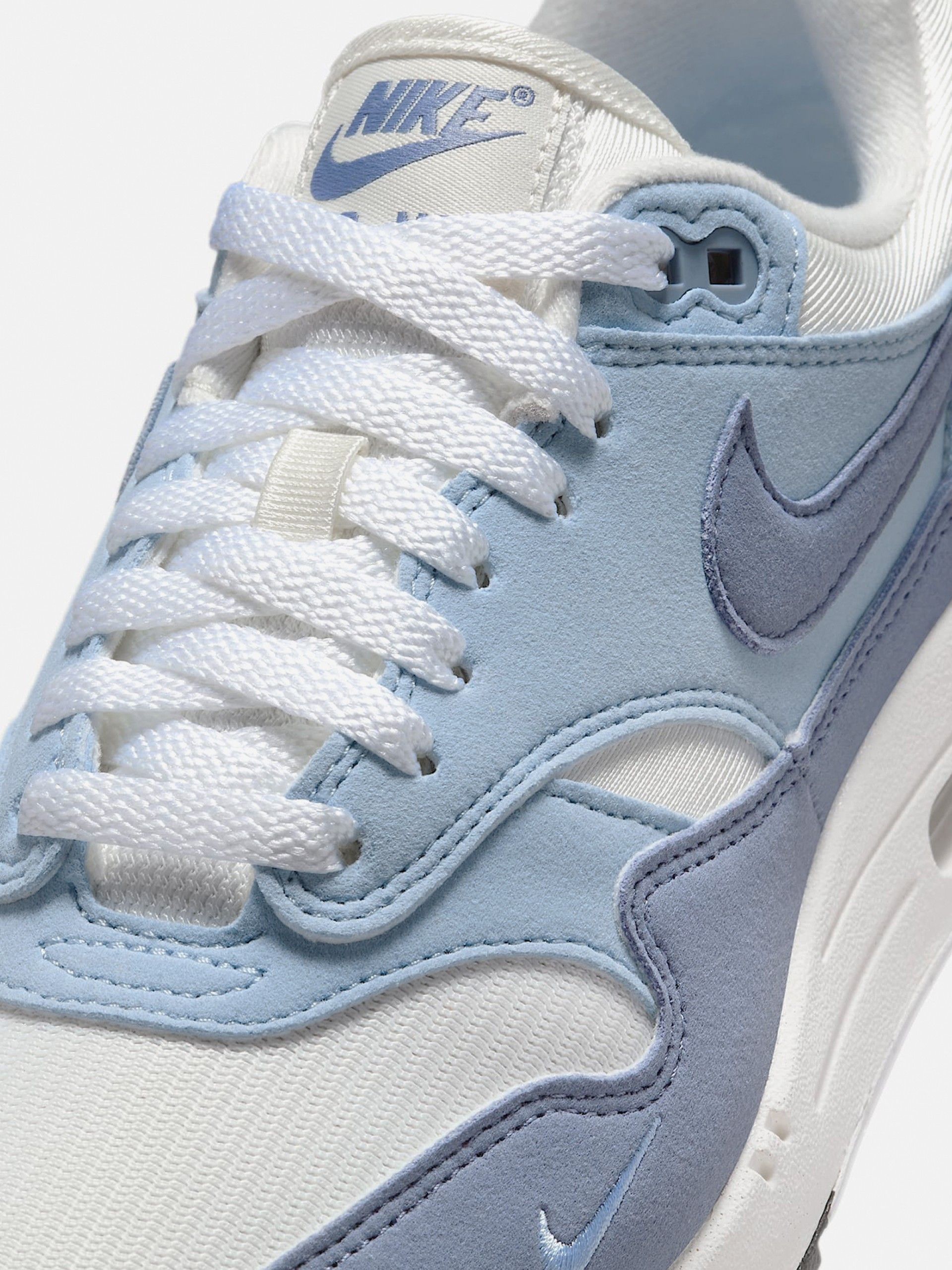 Sapatilhas Nike Air Max 1 Premium Azuis e Brancas Para Mulher