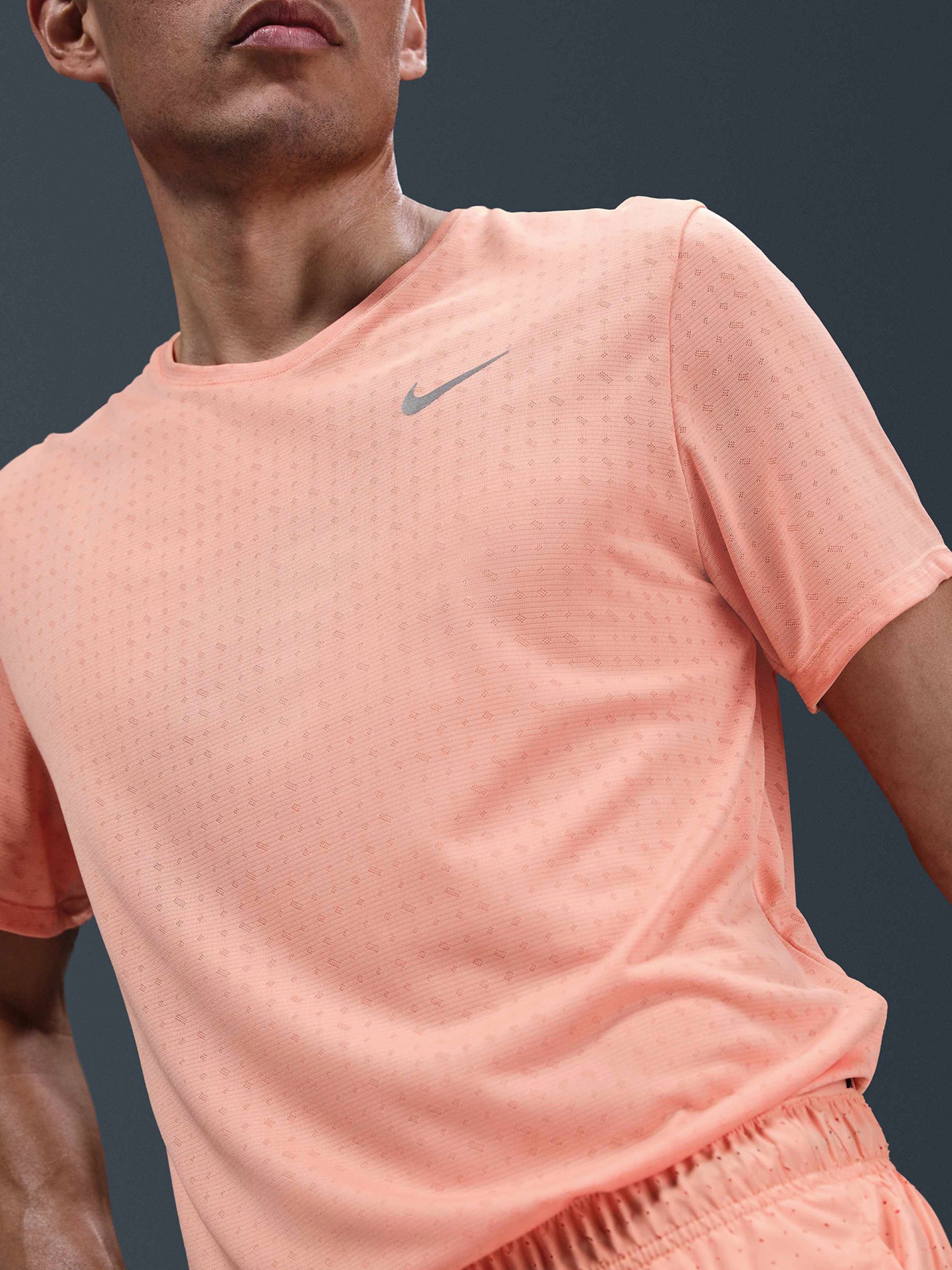 T-shirt de Running Nike Miler Breathe Dri-FIT Salmão Para Homem