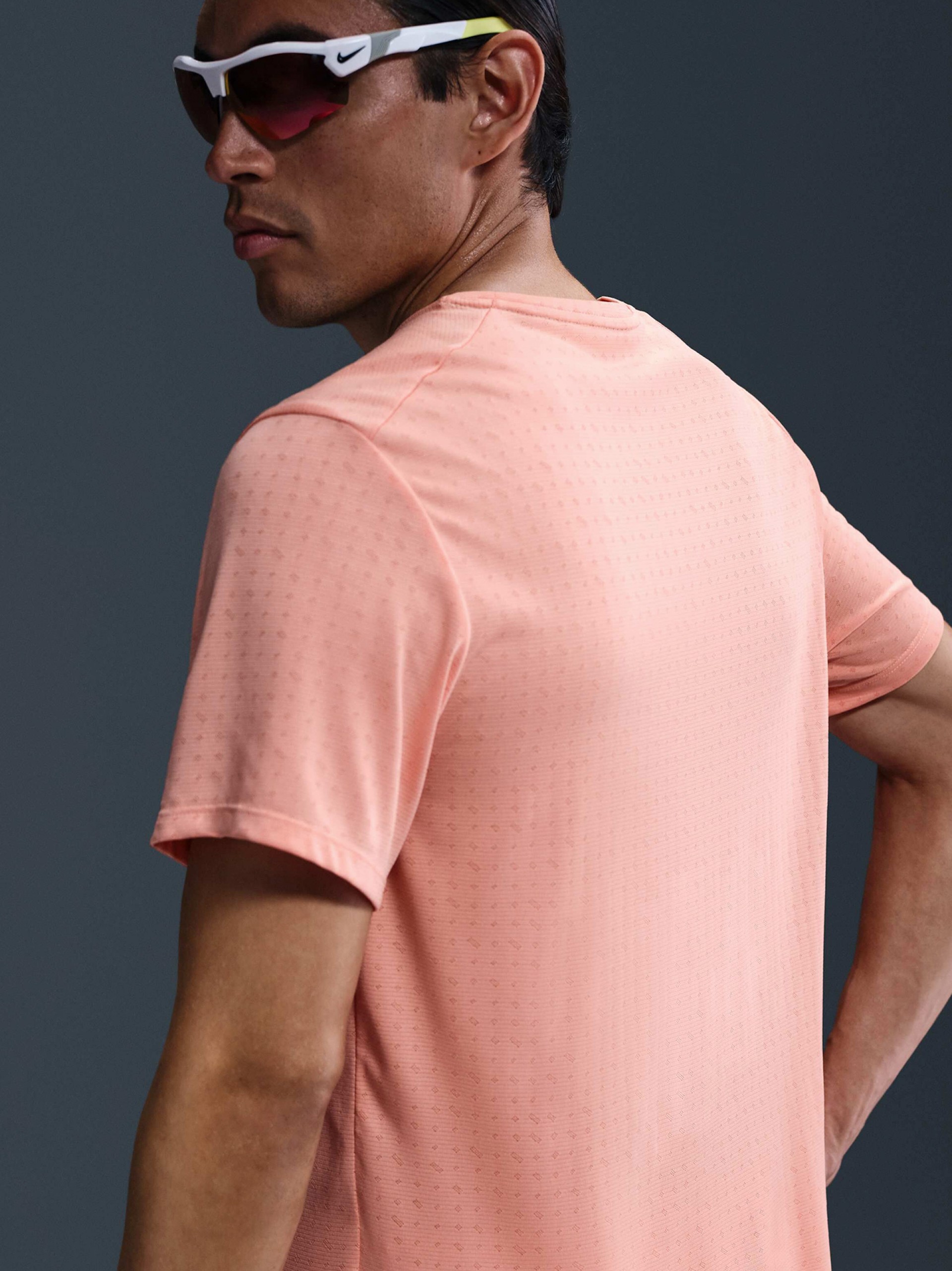 T-shirt de Running Nike Miler Breathe Dri-FIT Salmão Para Homem