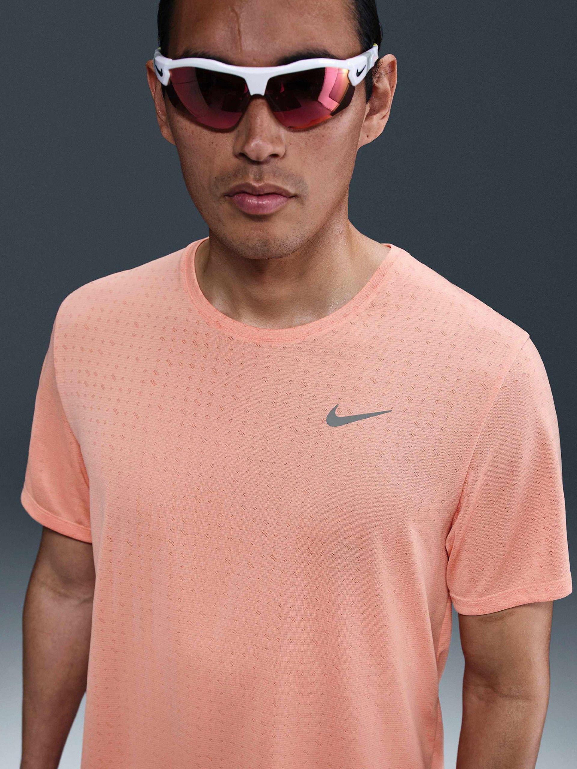 T-shirt de Running Nike Miler Breathe Dri-FIT Salmão Para Homem