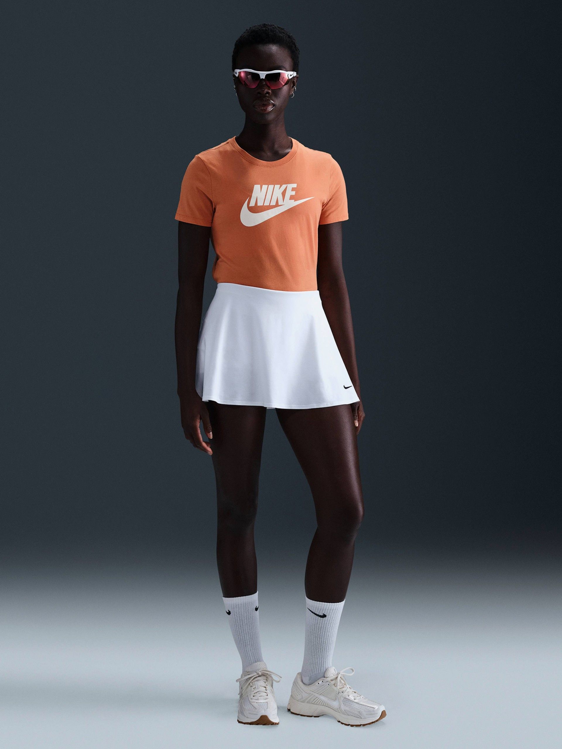 Camiseta Nike Sportswear Essentials Logo Naranja Para Mujer