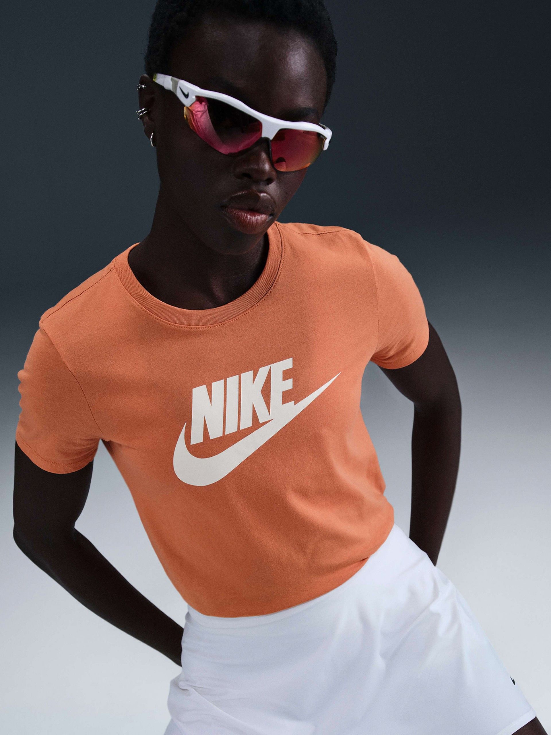 Camiseta Nike Sportswear Essentials Logo Naranja Para Mujer