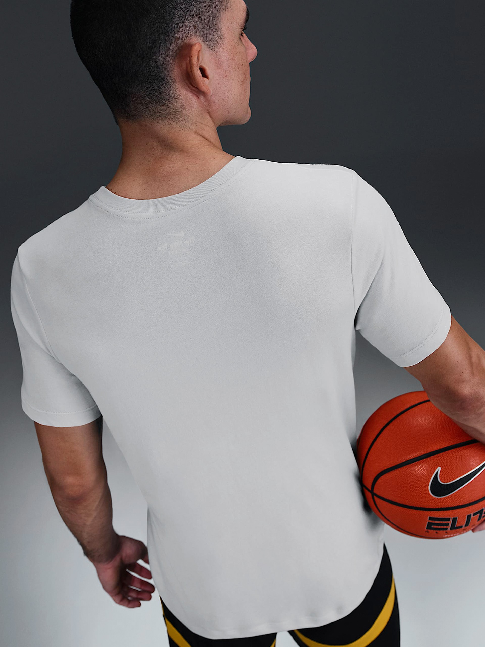 T-shirt de Basquetebol Nike Dri-FIT Cinzenta Para Homem