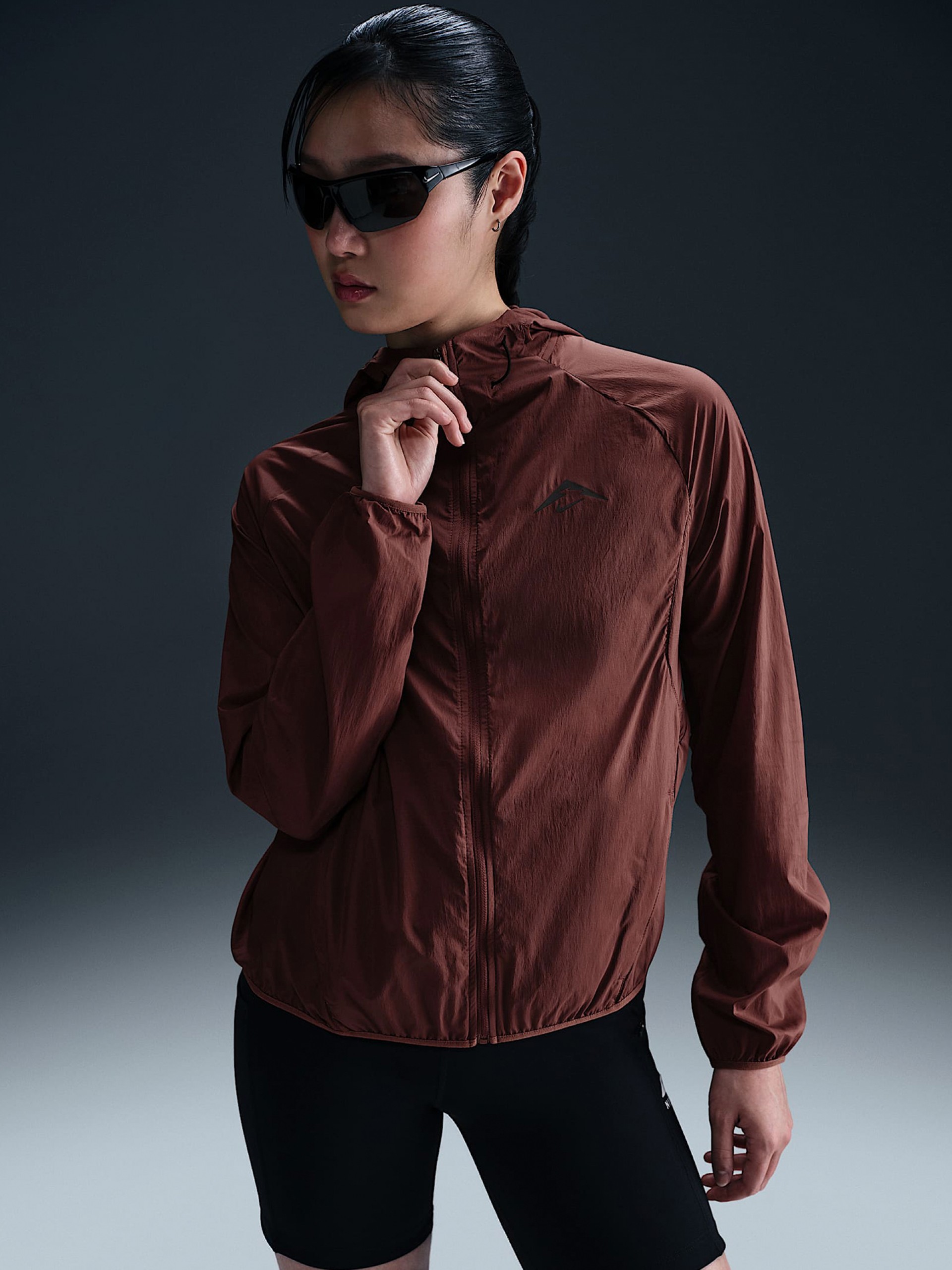 Chaqueta con Capucha de Trail Nike Trail Repel Marrón Para Mujer