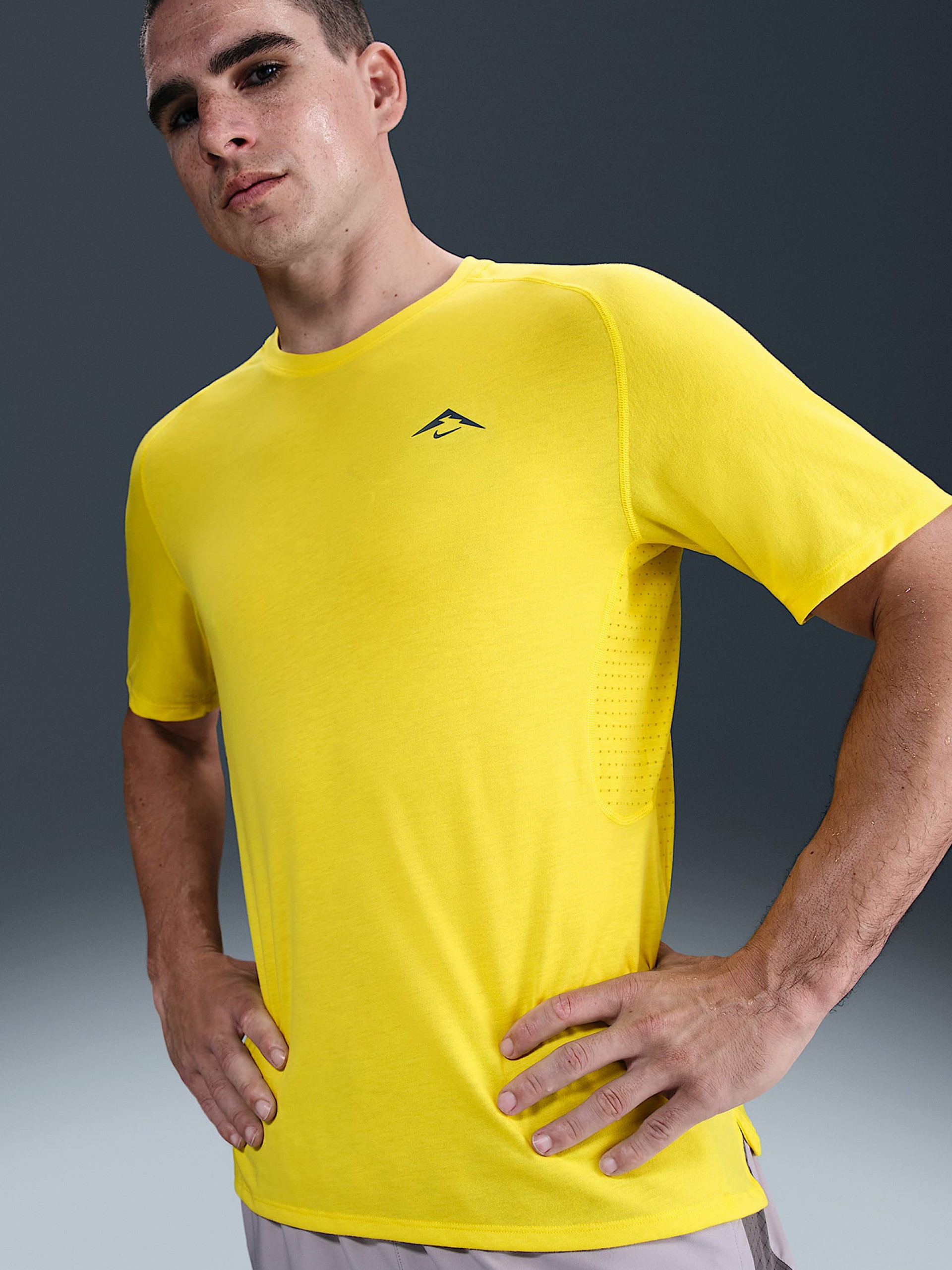 Nike Solar Chase Dri-FIT ADV Yellow Trail T-shirt For Men