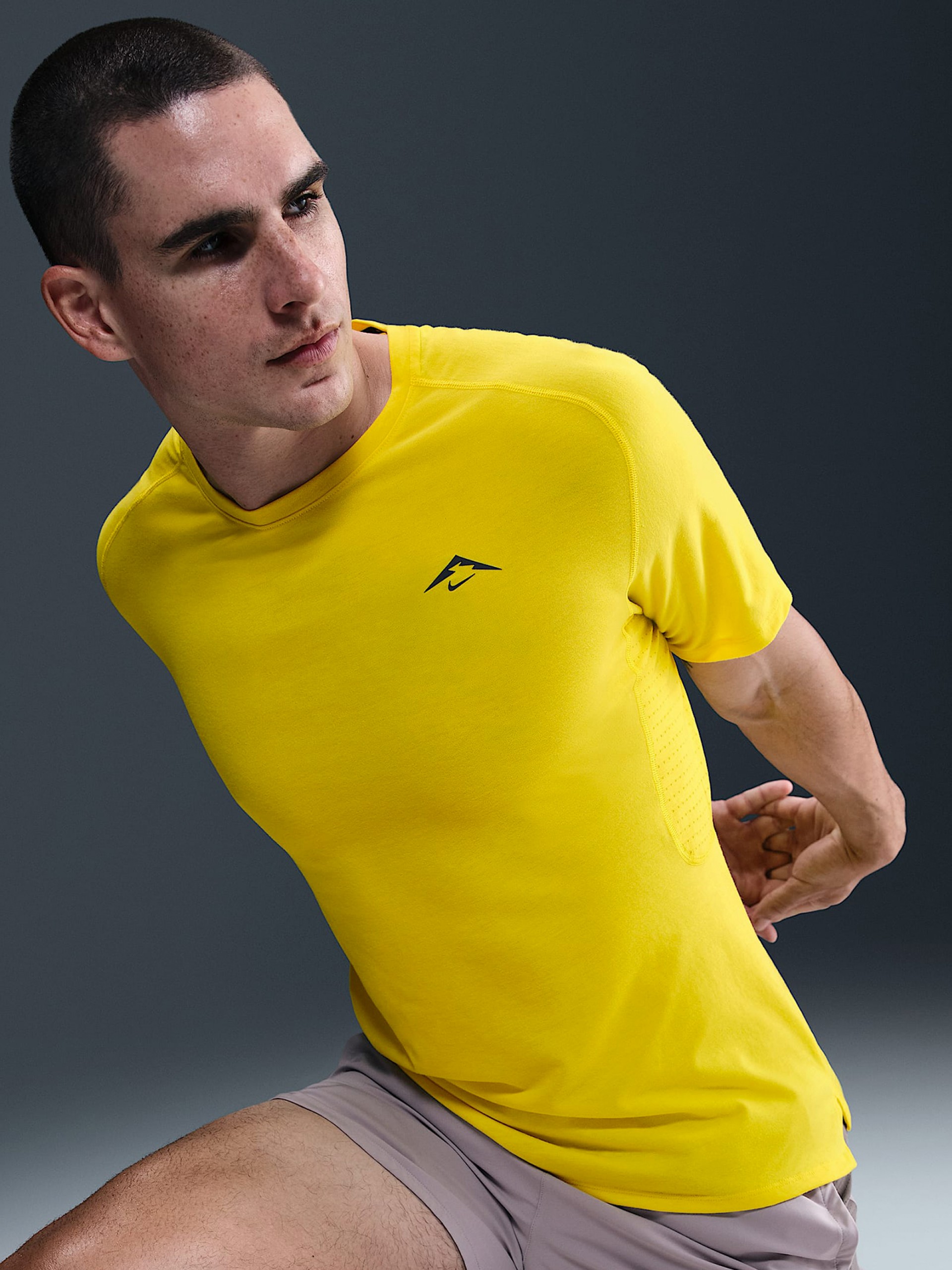 Nike Solar Chase Dri-FIT ADV Yellow Trail T-shirt For Men