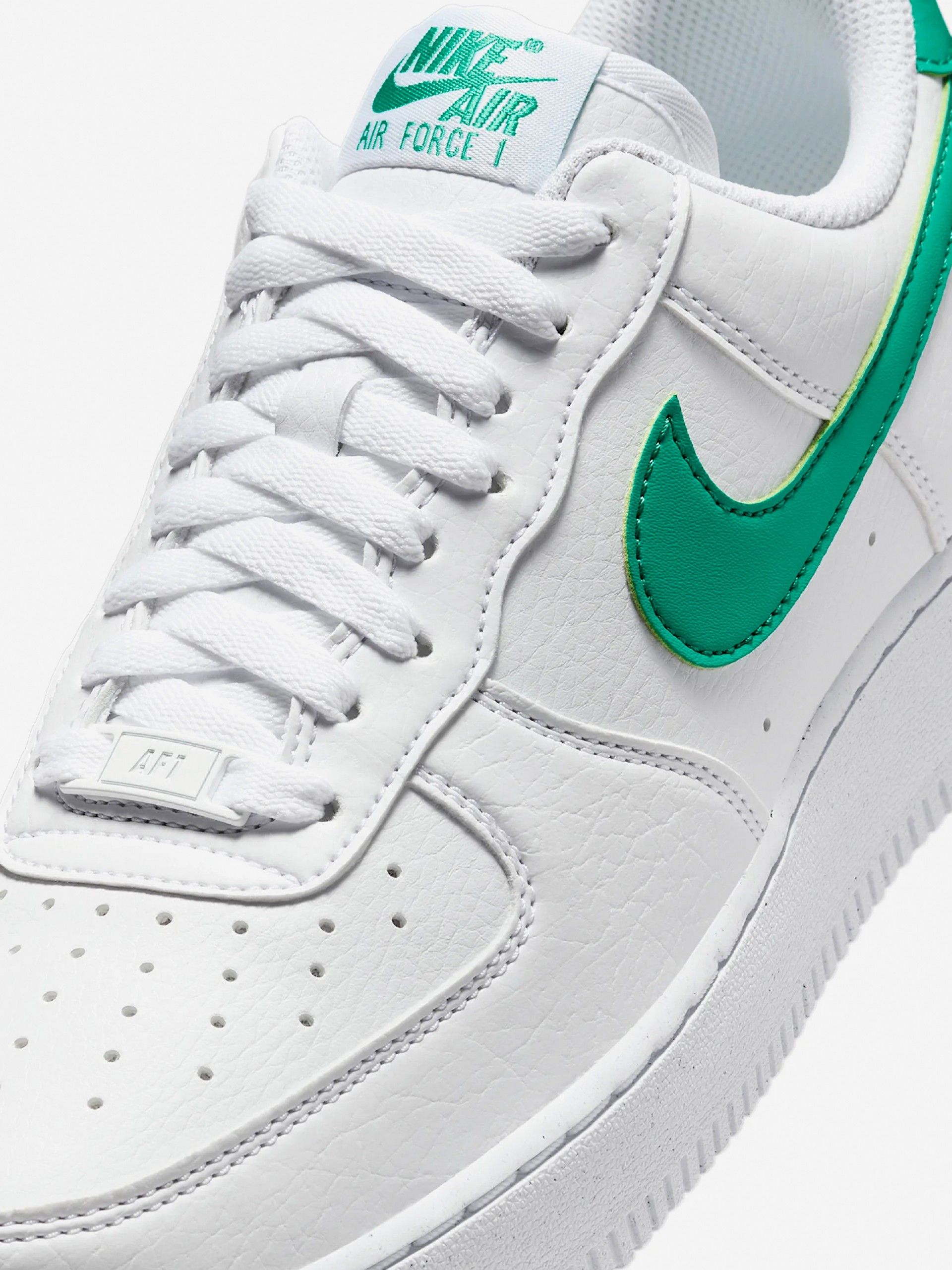 Sapatilhas Nike Air Force 1 07 Next Nature Brancas e Verdes Para Mulher