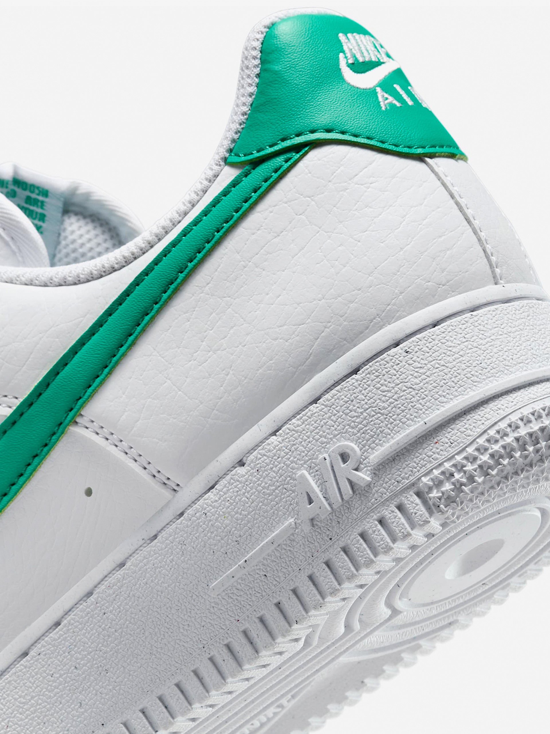 Sapatilhas Nike Air Force 1 07 Next Nature Brancas e Verdes Para Mulher