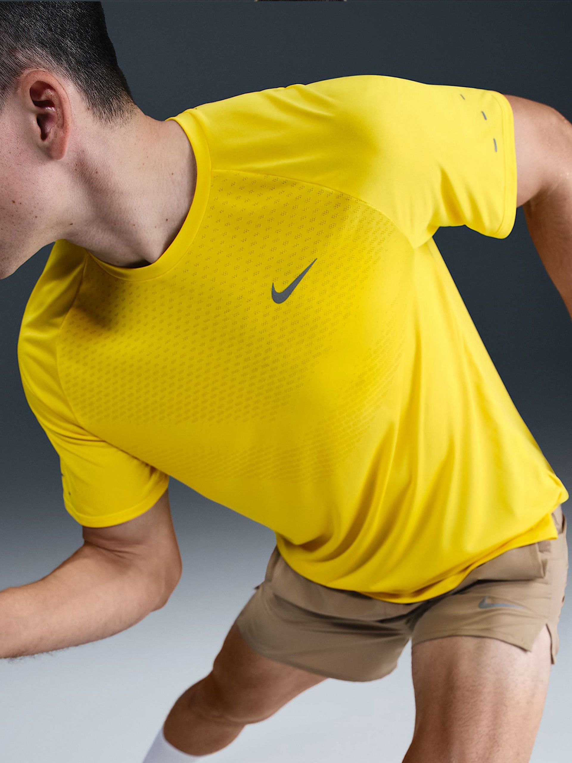 Camiseta de Running Nike Stride Dri-FIT ADV Amarilla Para Hombre