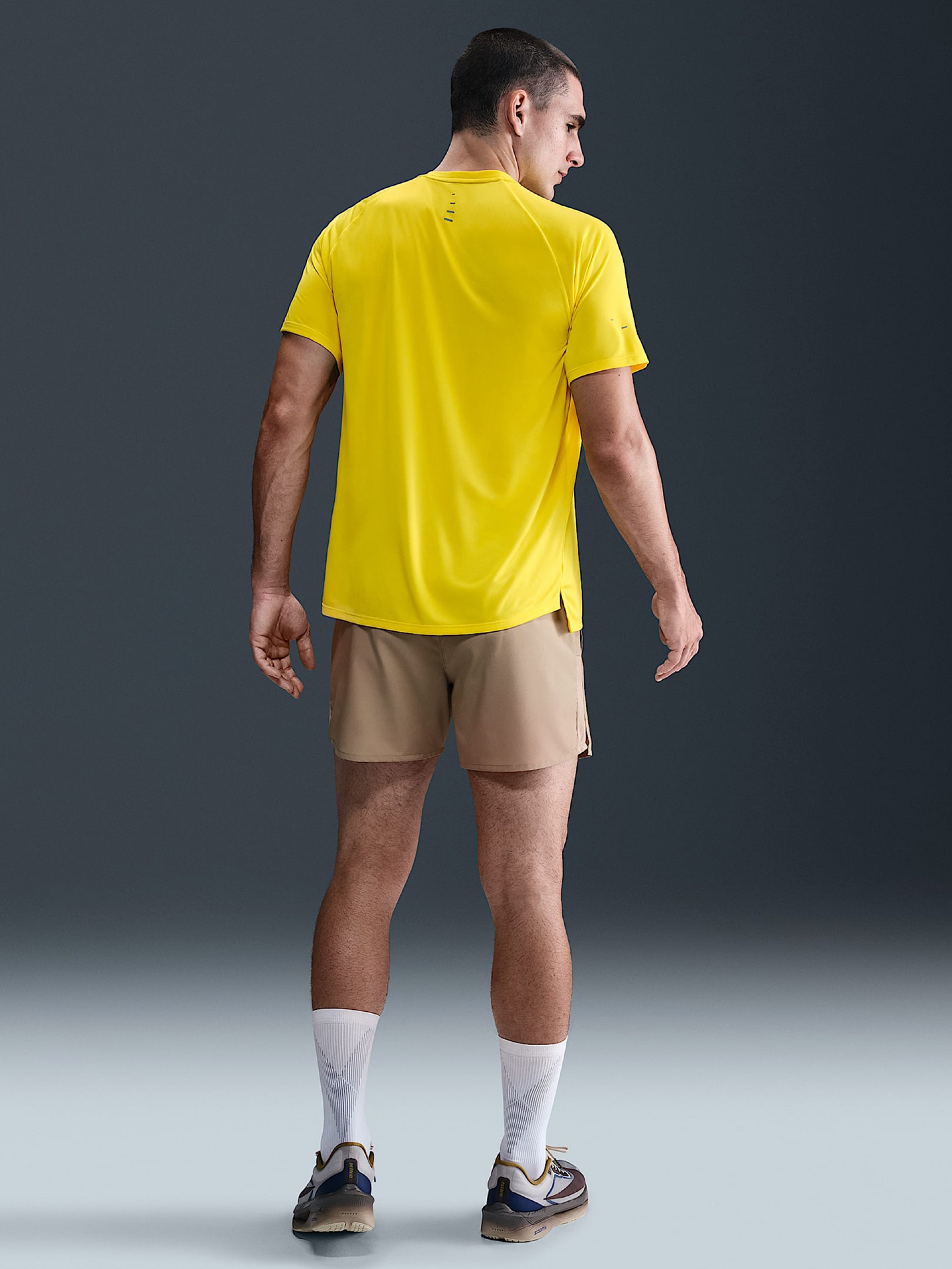 Camiseta de Running Nike Stride Dri-FIT ADV Amarilla Para Hombre