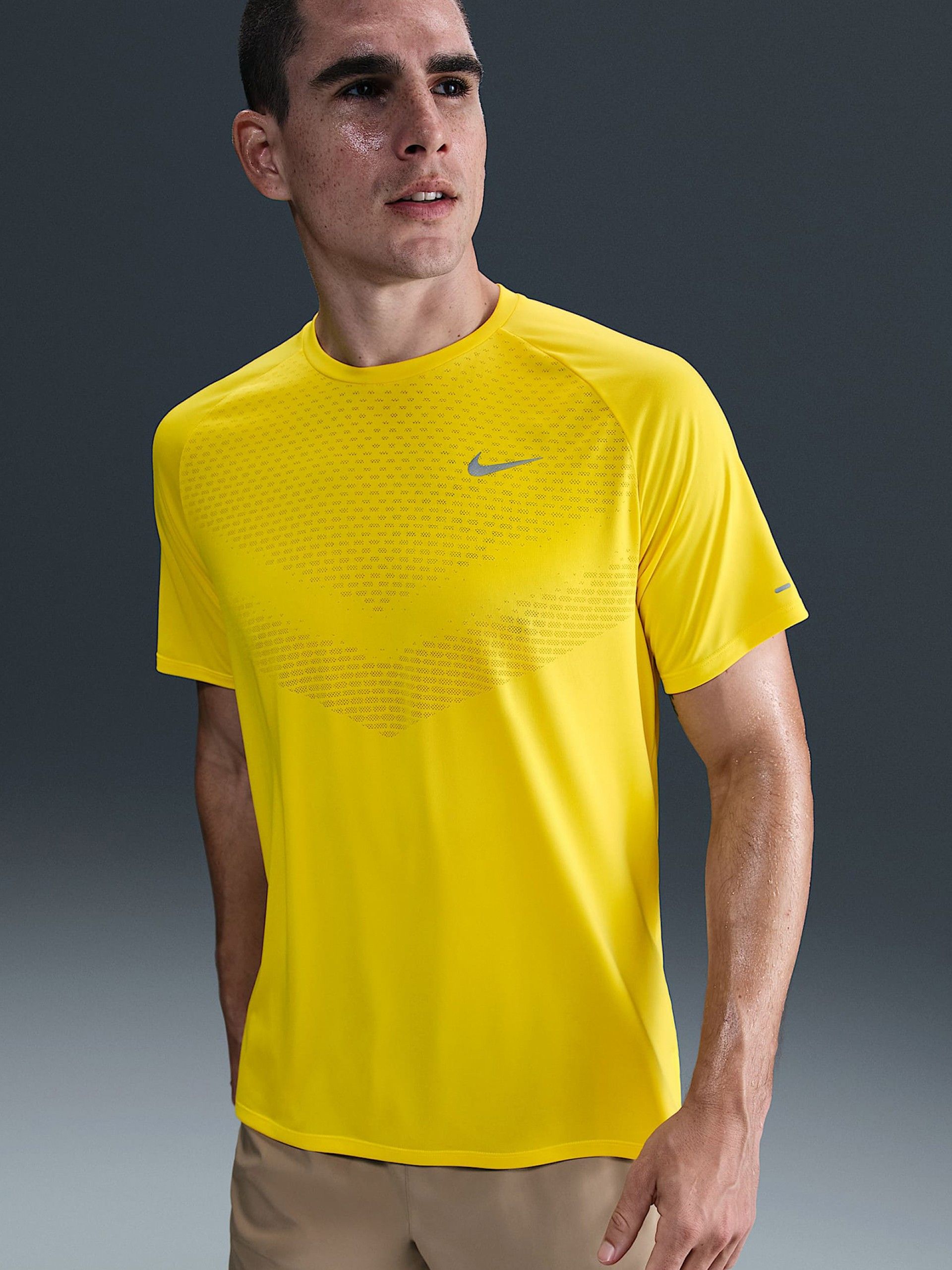 Camiseta de Running Nike Stride Dri-FIT ADV Amarilla Para Hombre