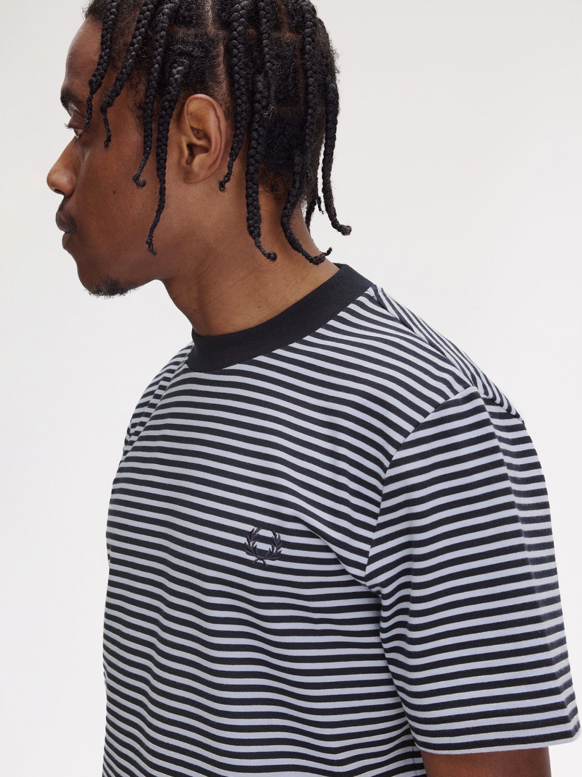 Camiseta Fred Perry Fine De Rayas Azul y Blanca