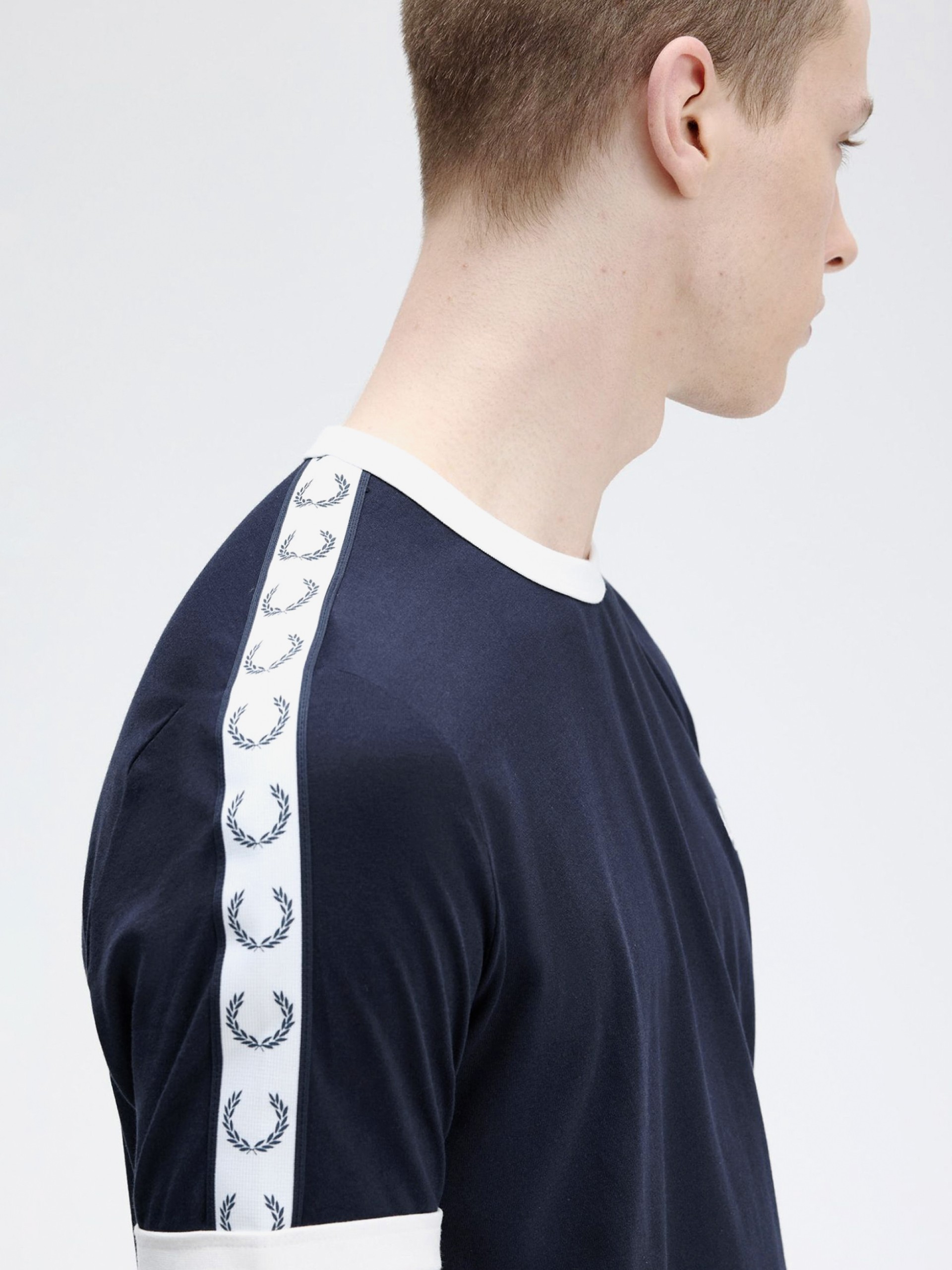 T-shirt Fred Perry Taped Ringer Azul e Branca