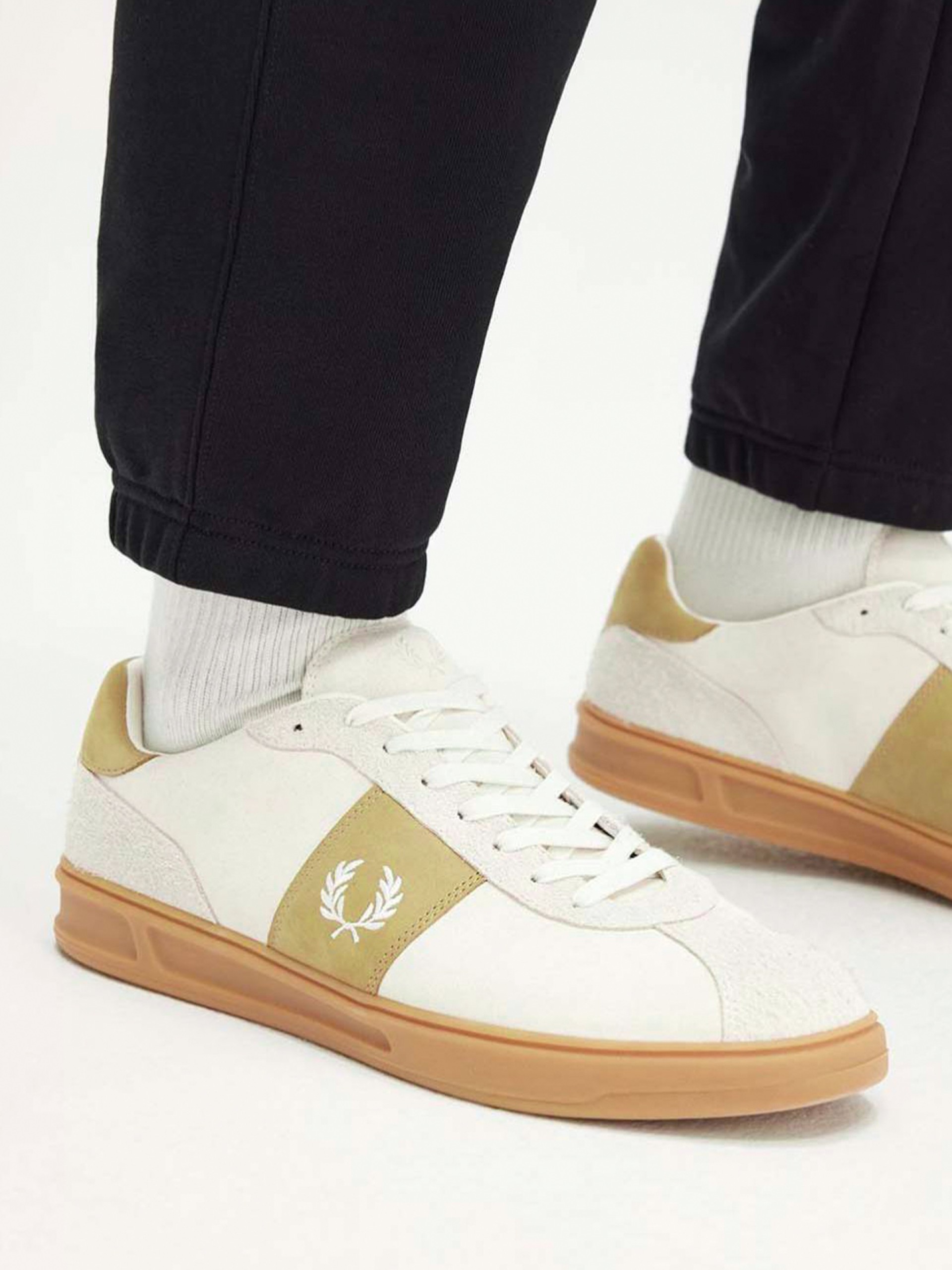 Sapatilhas Fred Perry Em Camurça Bege e Camel