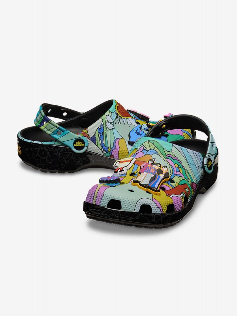 Sandlias Crocs Classic The Beatles Love Pretas e Multicor