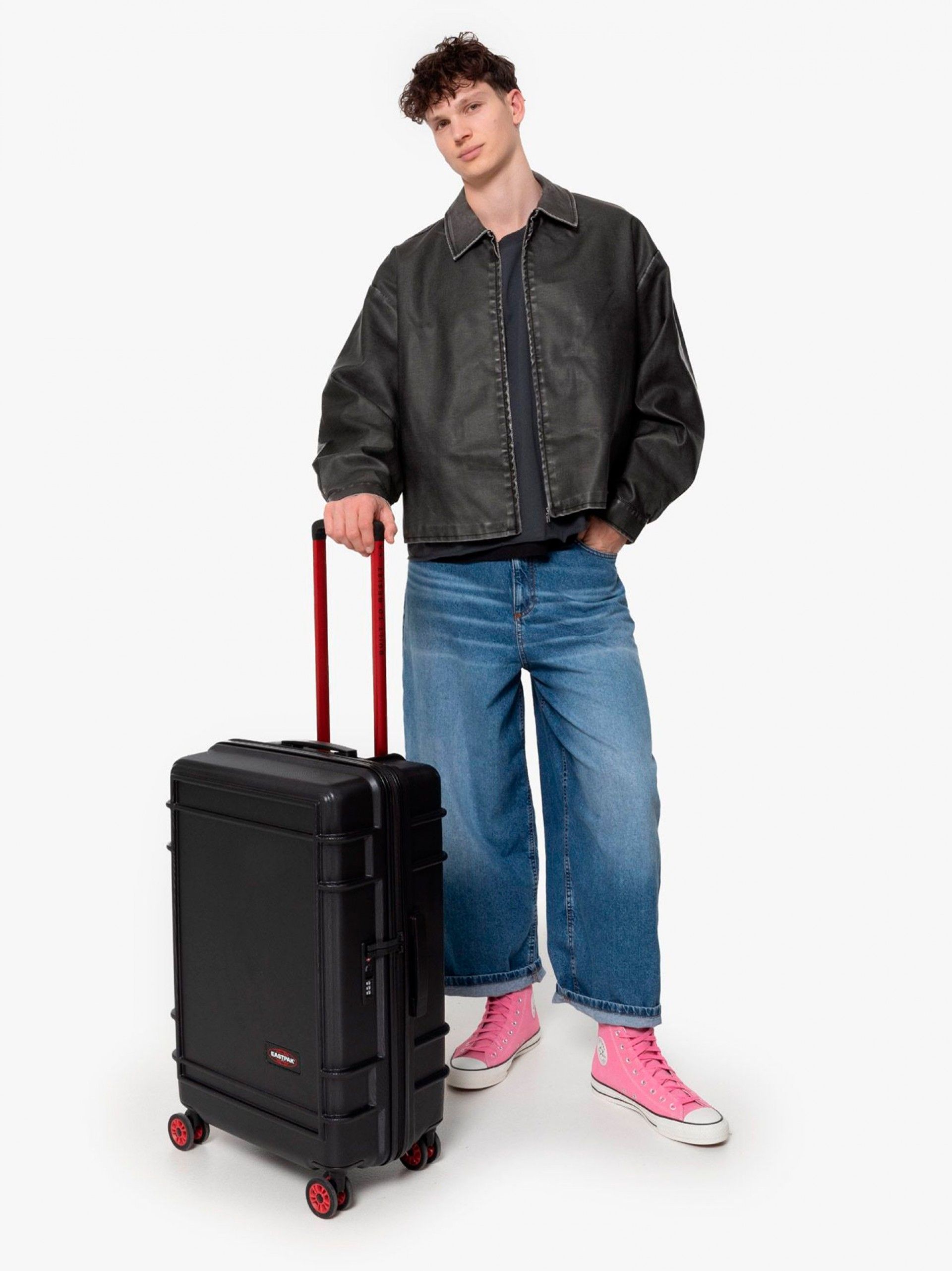 Eastpak Resist'R Zip M Black Suitcase