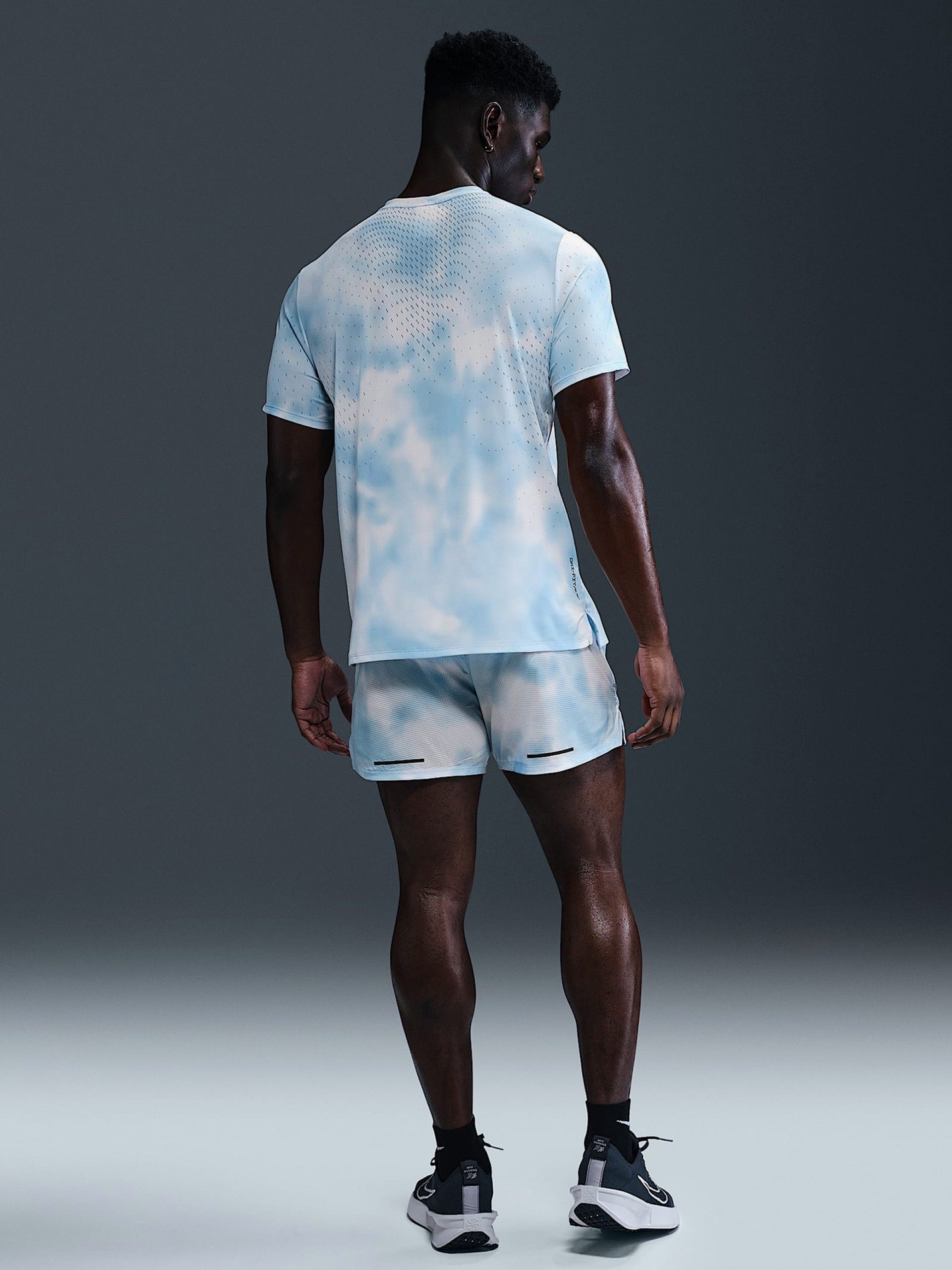 T-shirt de Running Nike Division Breathe Dri-FIT Azul e Branca Estampada Para Homem