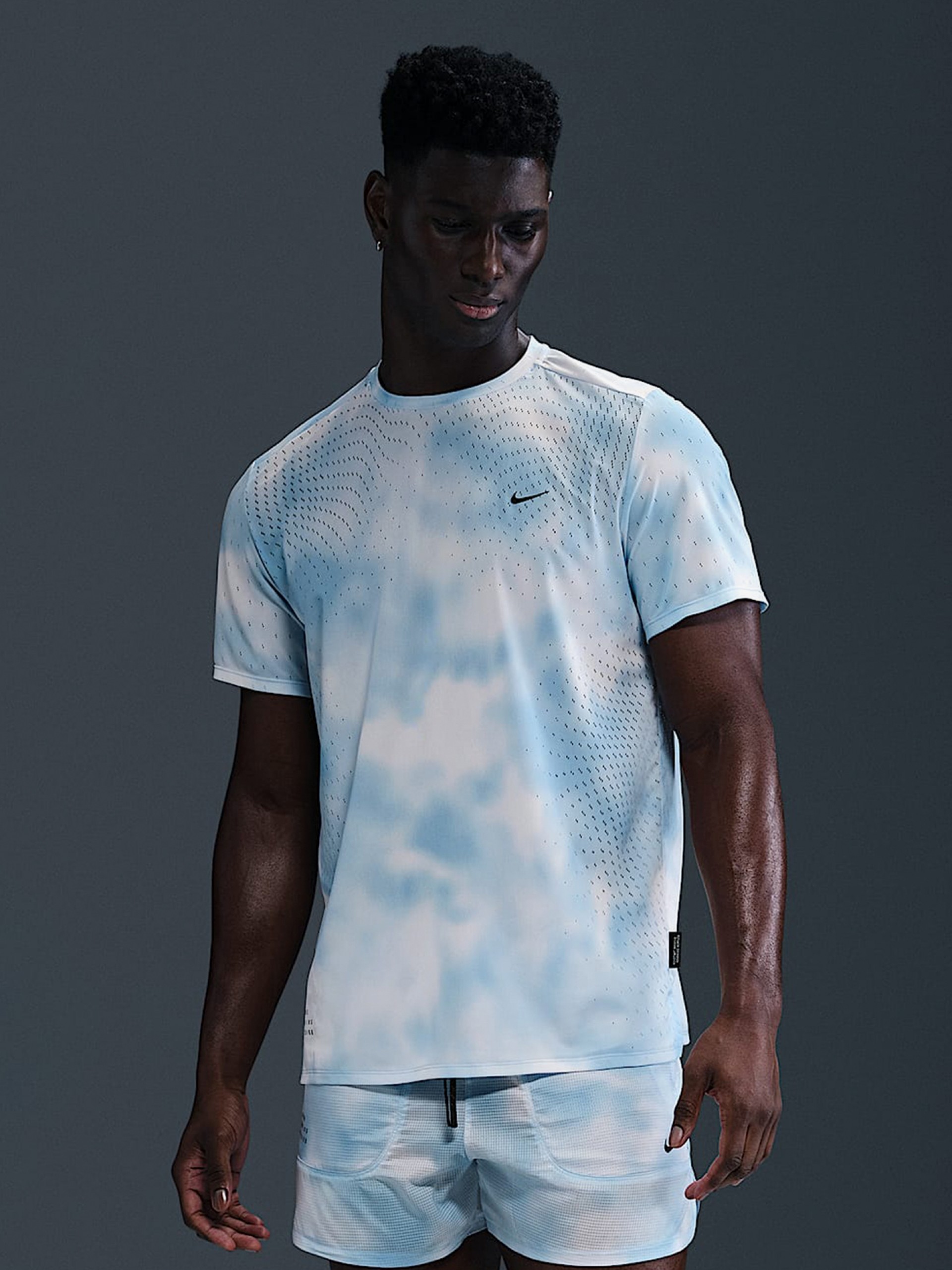 T-shirt de Running Nike Division Breathe Dri-FIT Azul e Branca Estampada Para Homem