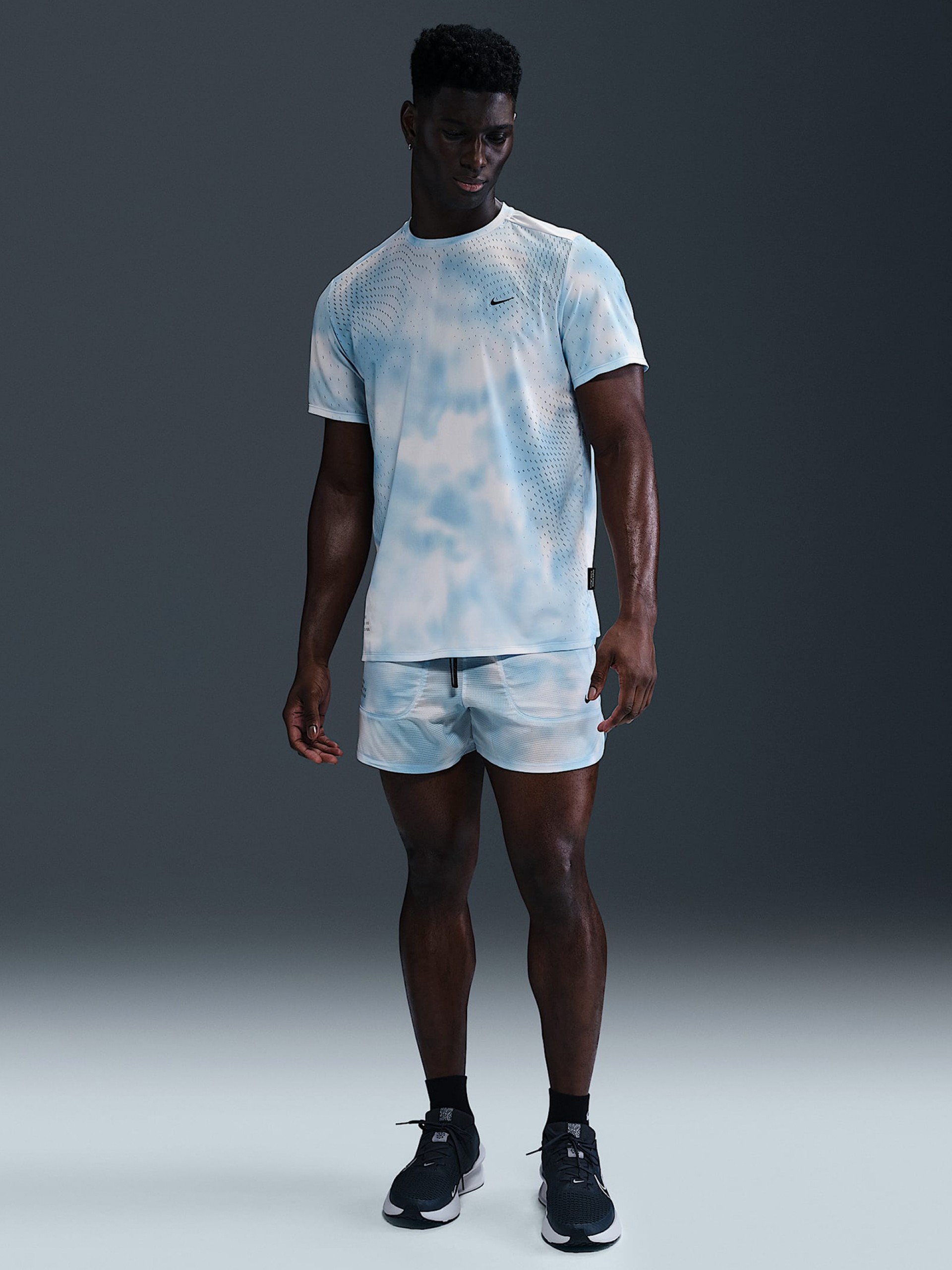 T-shirt de Running Nike Division Breathe Dri-FIT Azul e Branca Estampada Para Homem