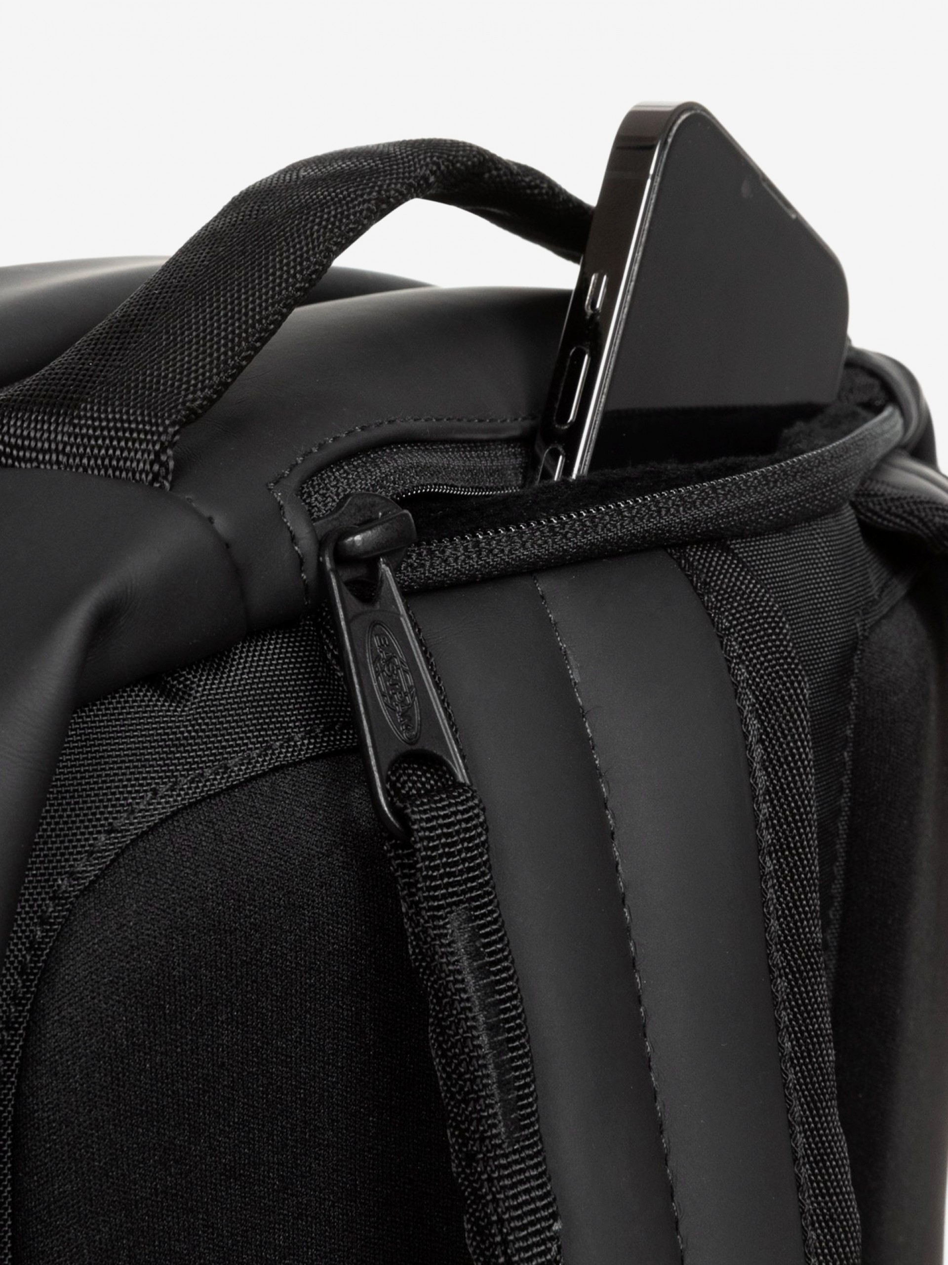 Mochila Eastpak Tecum F M Negro Mate