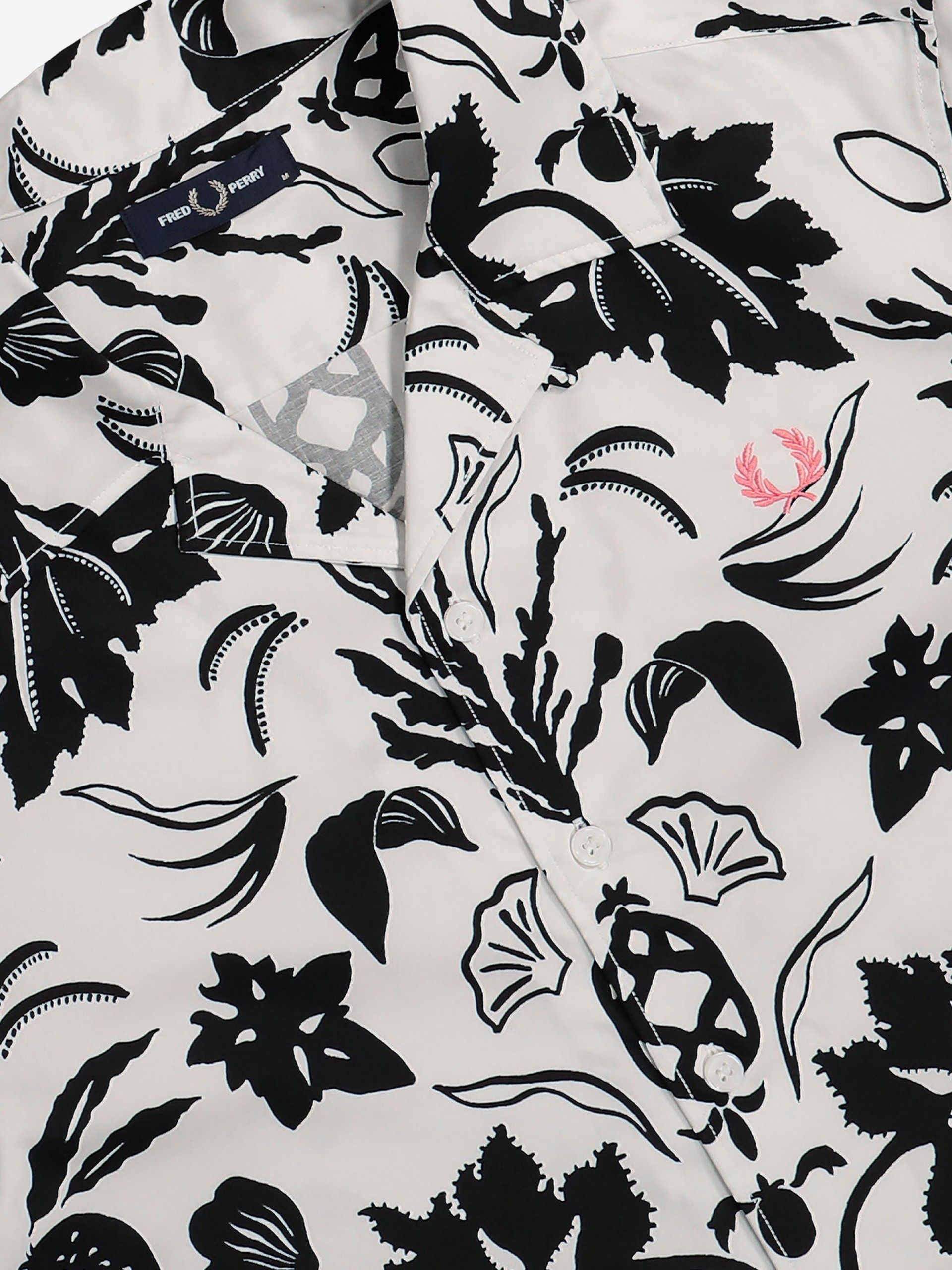 Camisa Fred Perry Botanical Print Revere Collar Branca e Preta