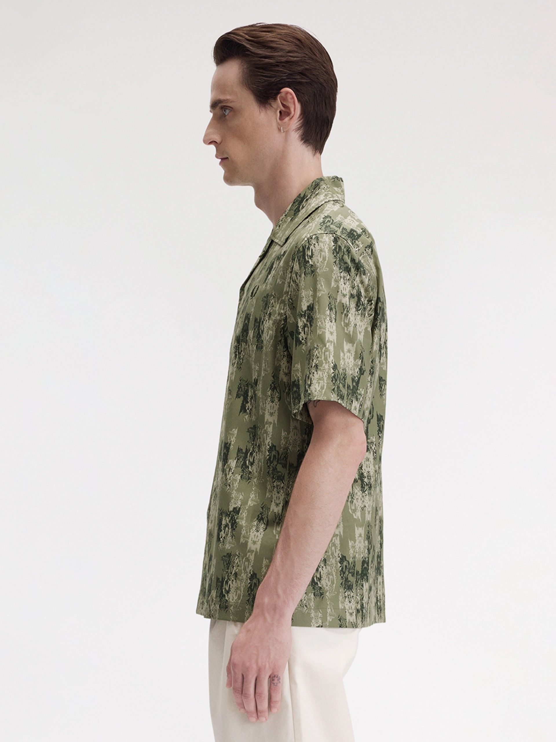 Camisa Fred Perry Abstract Print Revere Collar Verde