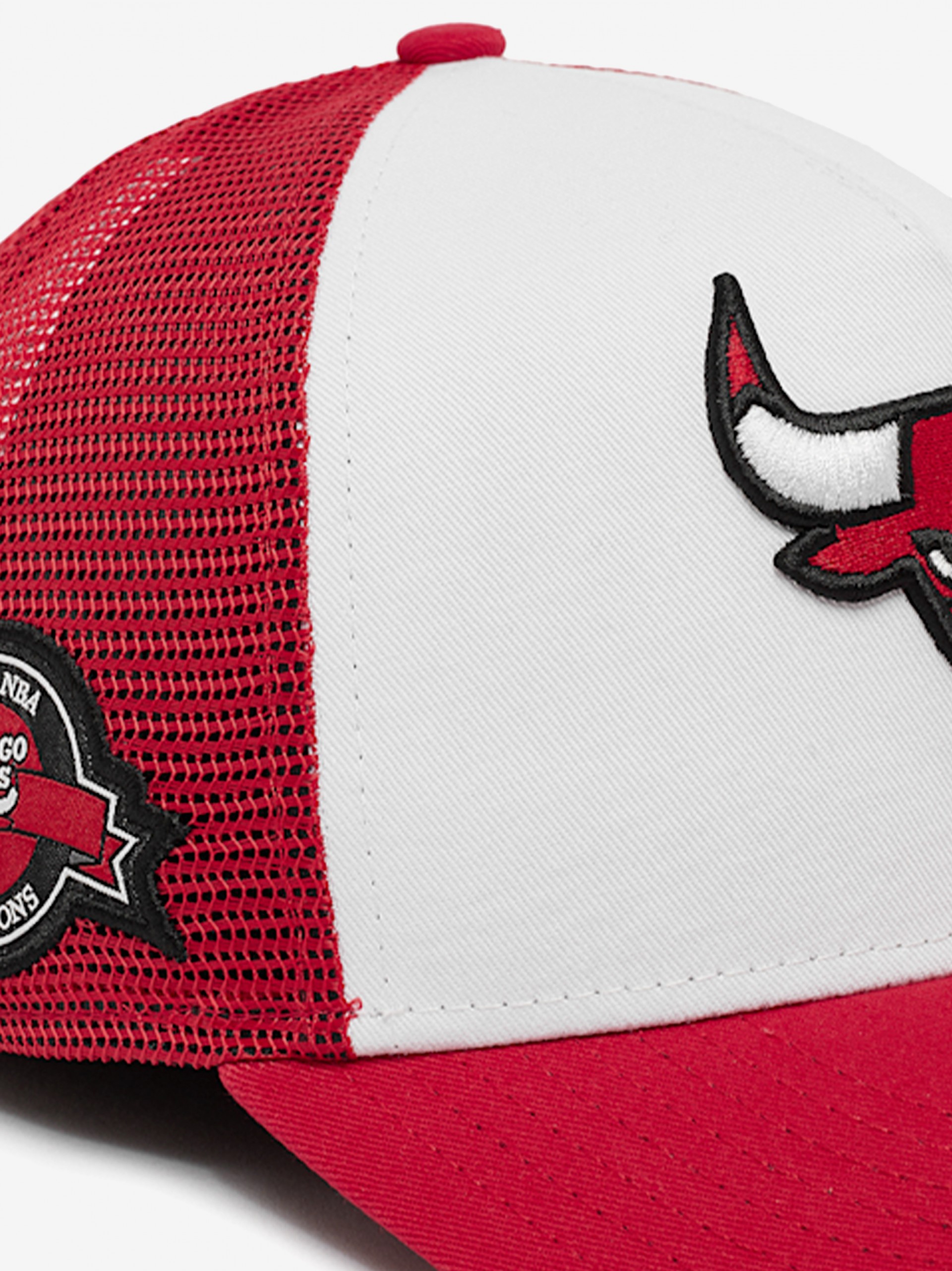 Boné New Era Chicago Bulls Side Patch Trucker Vermelho e Branco