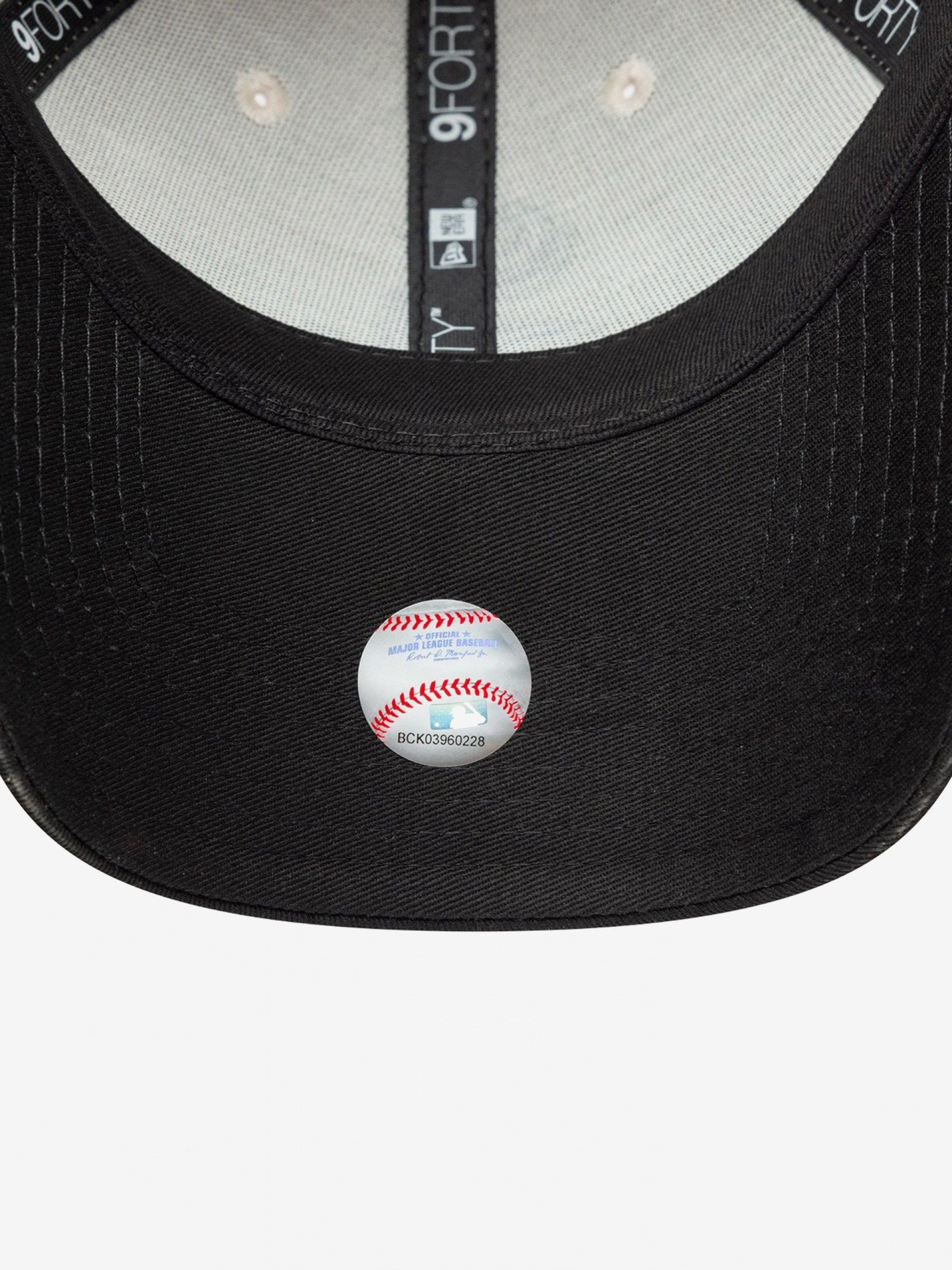New Era Chicago White Sox Side Script 9FORTY Beige and Black Cap