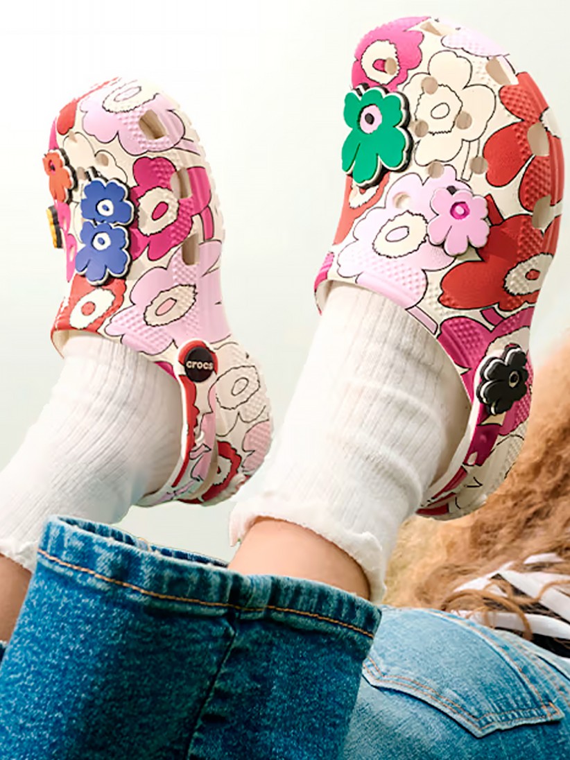 Sandálias Crocs Classic Marimekko Kids Brancas e Multicor Sandálias Crocs Classic Marimekko Kids Brancas e Multicor
