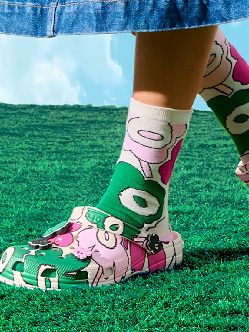 Sandlias Crocs Classic Marimekko Brancas e Multicor