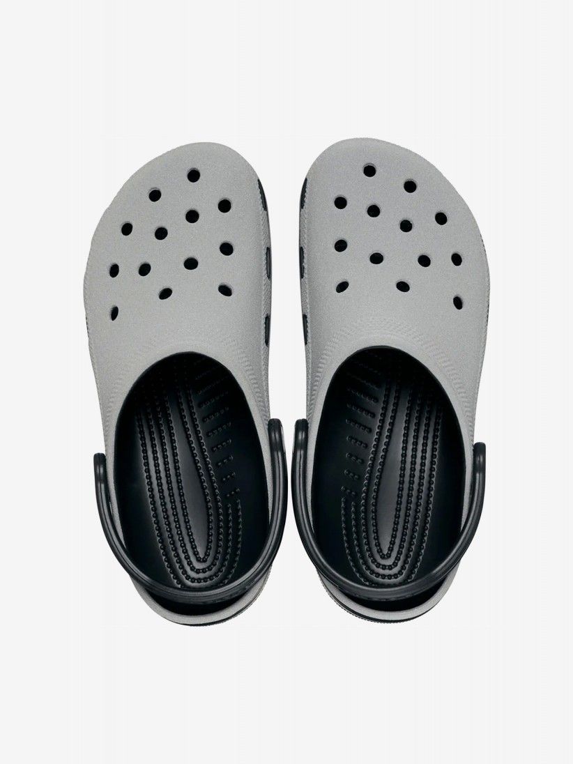Sandálias Crocs Classic Reflective Pretas e Cinza Sandálias Crocs Classic Reflective Pretas e Cinza