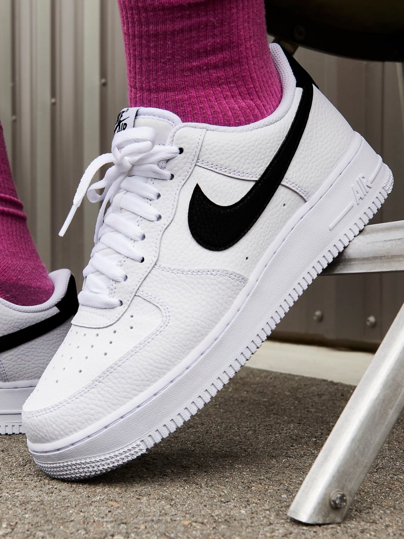 Sapatilhas Nike Air Force 1 07 Brancas e Pretas Para Homem