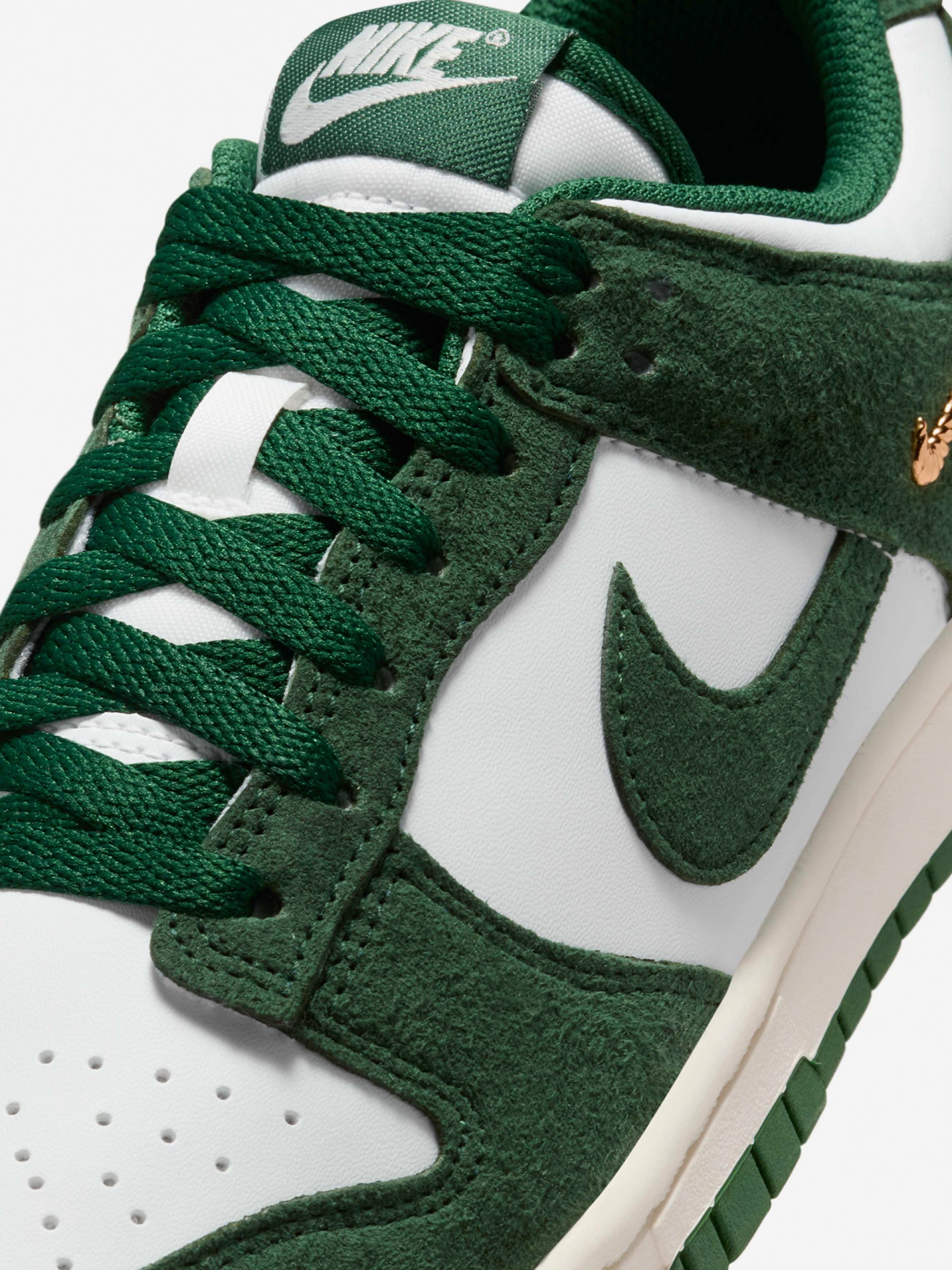 Zapatillas Nike Dunk Low Verdes y Blancas Para Mujer