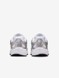 Sapatilhas Nike P-6000 Brancas e Prateadas Jnior