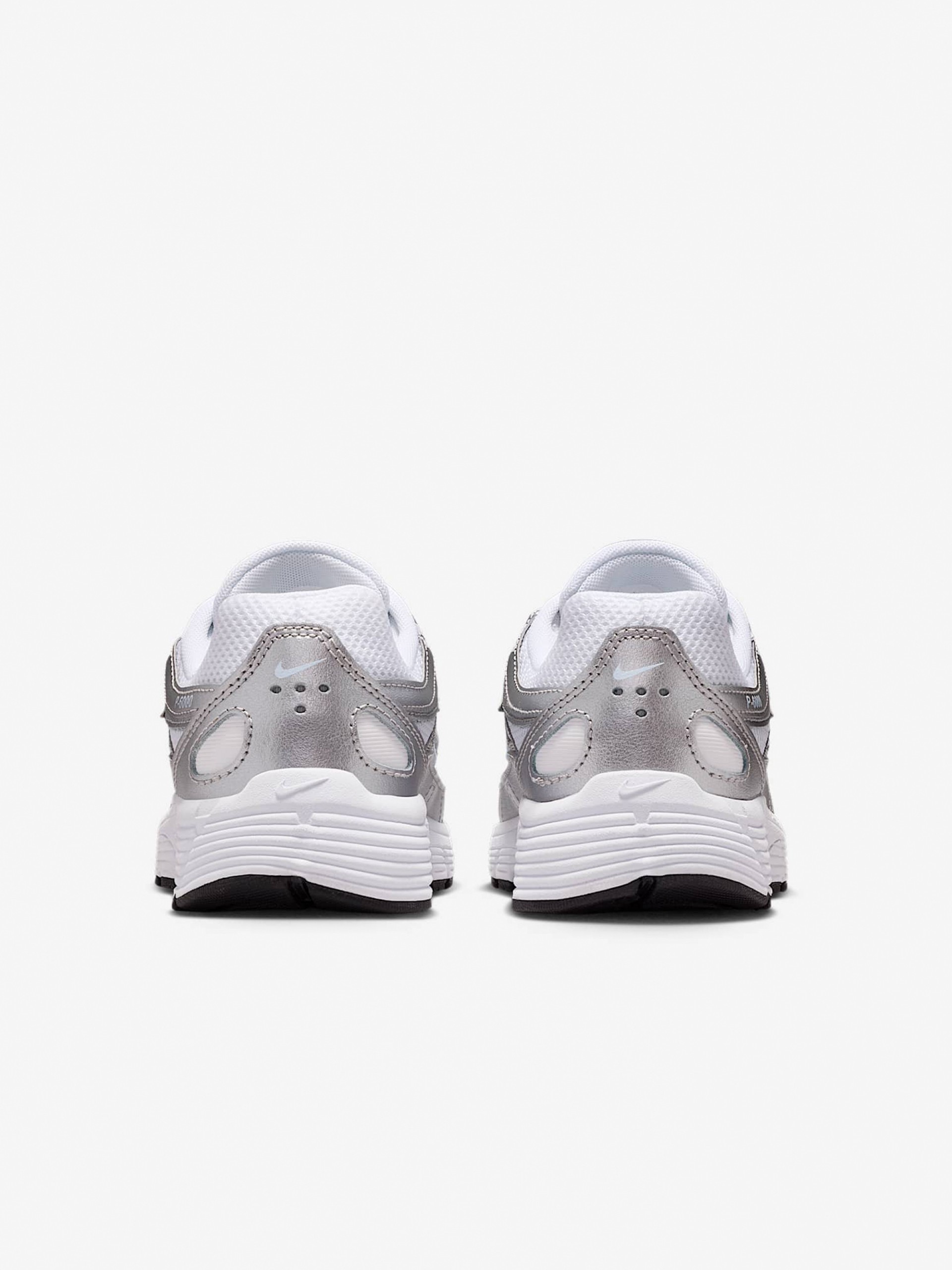 Zapatillas Nike P-6000 Blancas y Plateadas Júnior