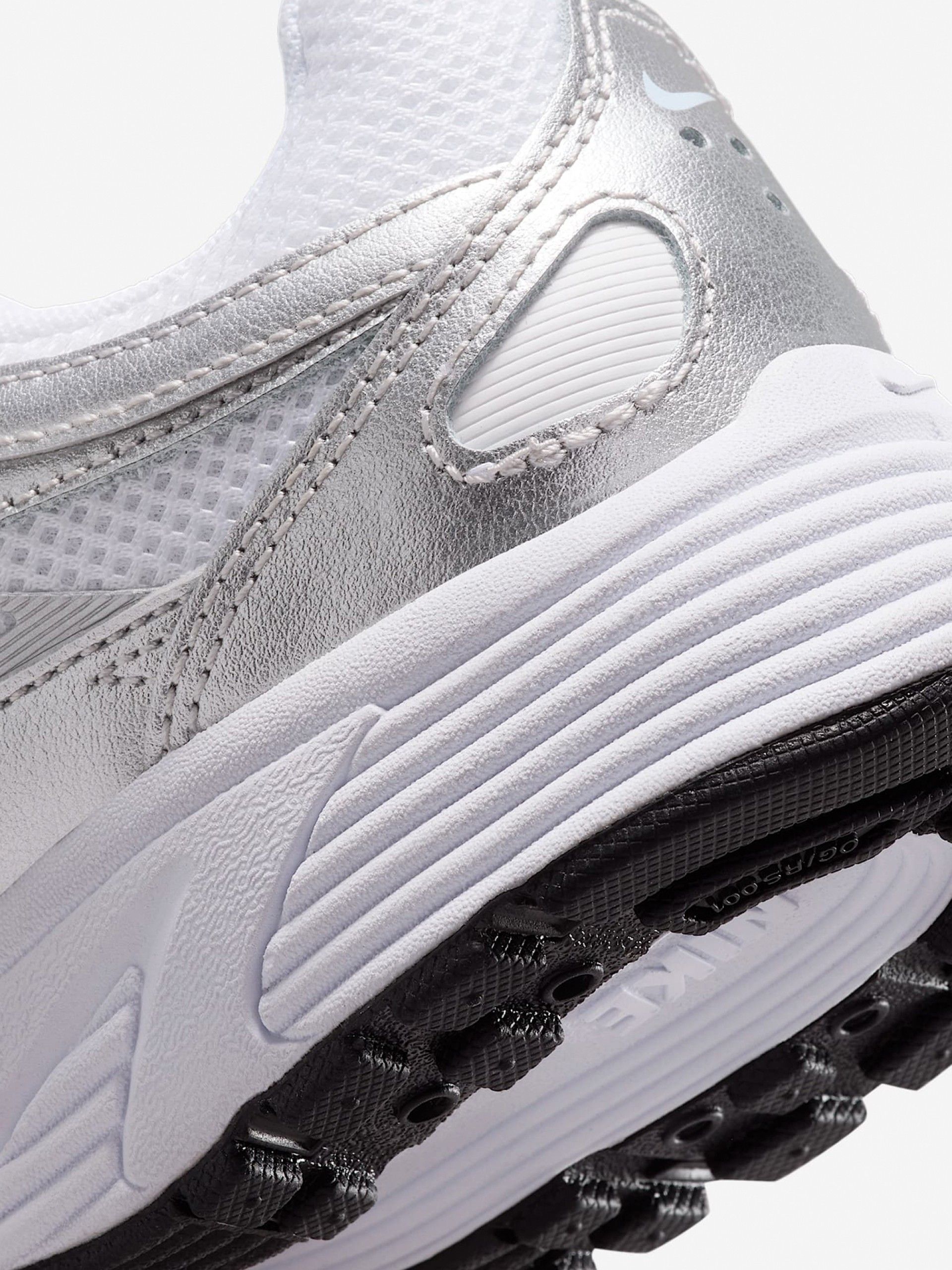 Zapatillas Nike P-6000 Blancas y Plateadas Júnior