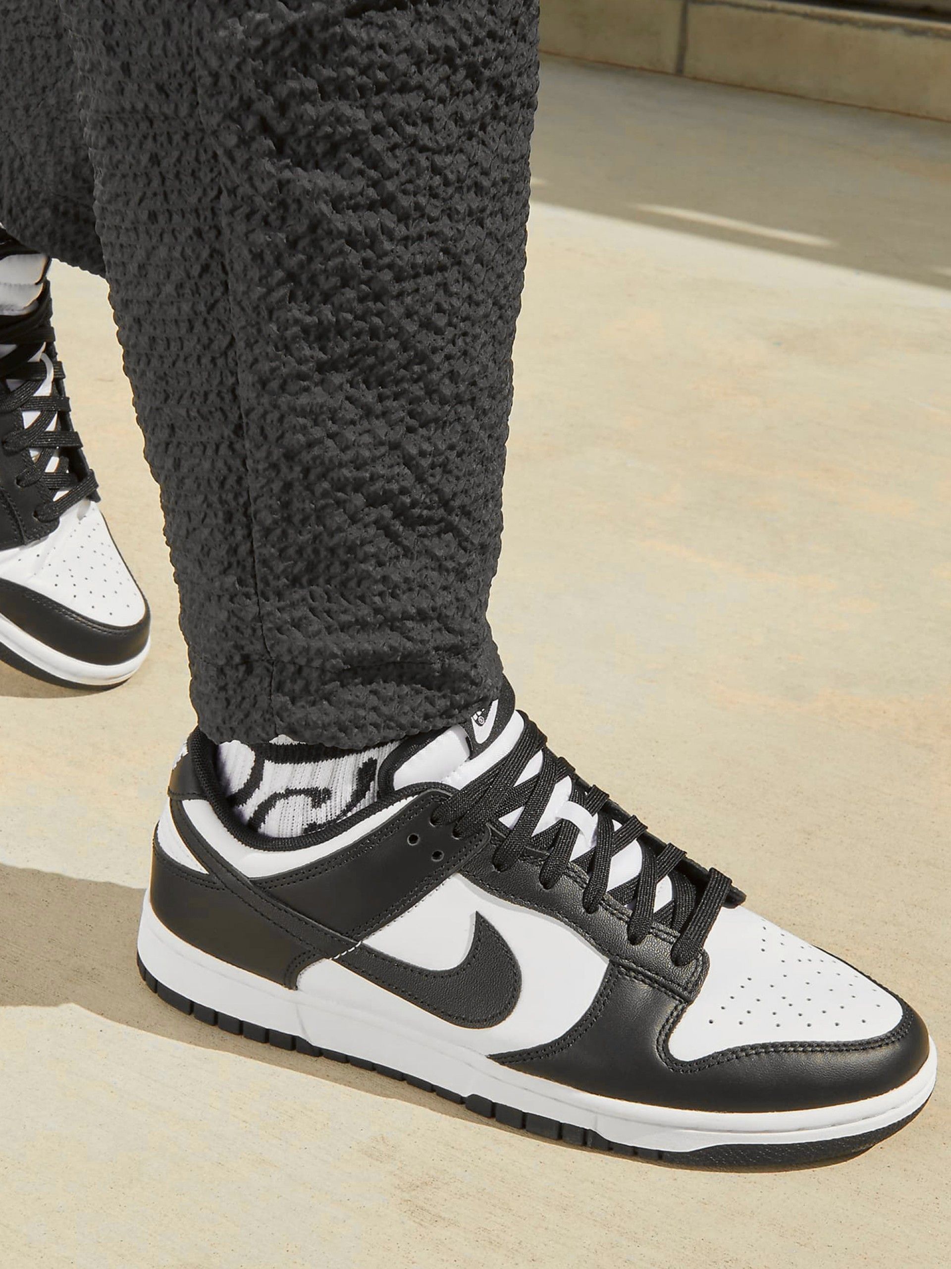 Sapatilhas Nike Dunk Low Retro Pretas e Brancas Para Homem